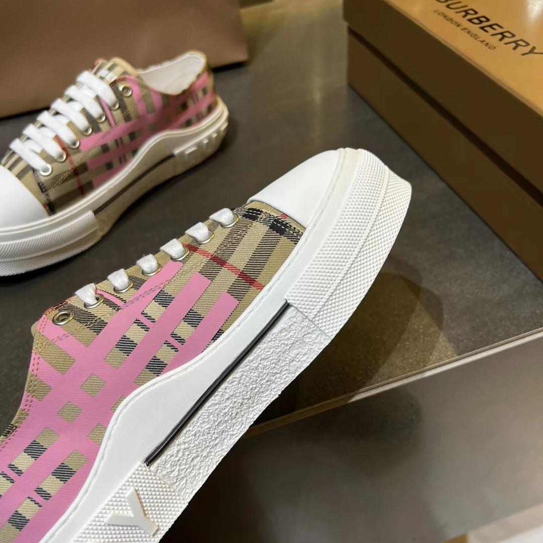 Burberry Low Top Sneaker - DesignerGu