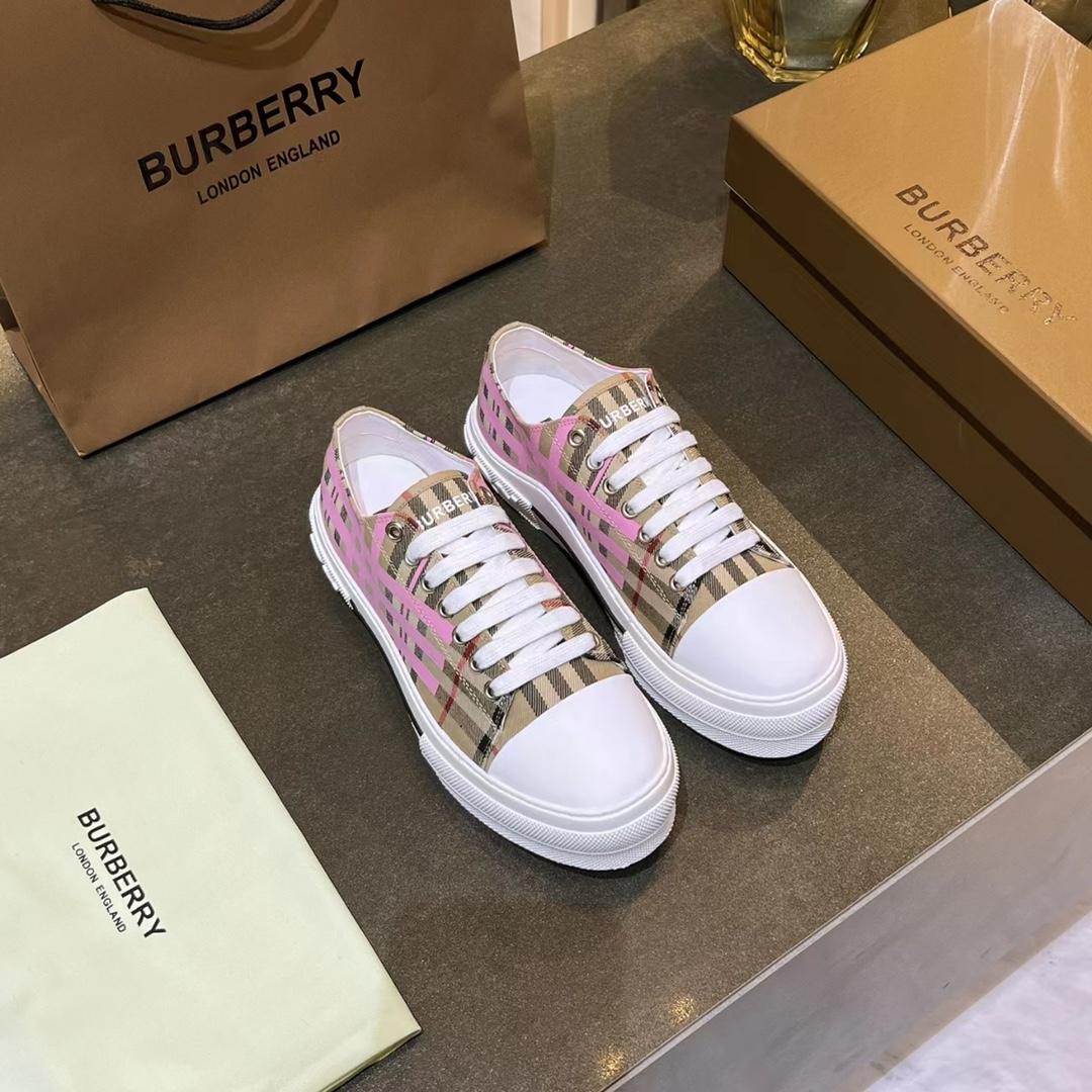 Burberry Low Top Sneaker - DesignerGu