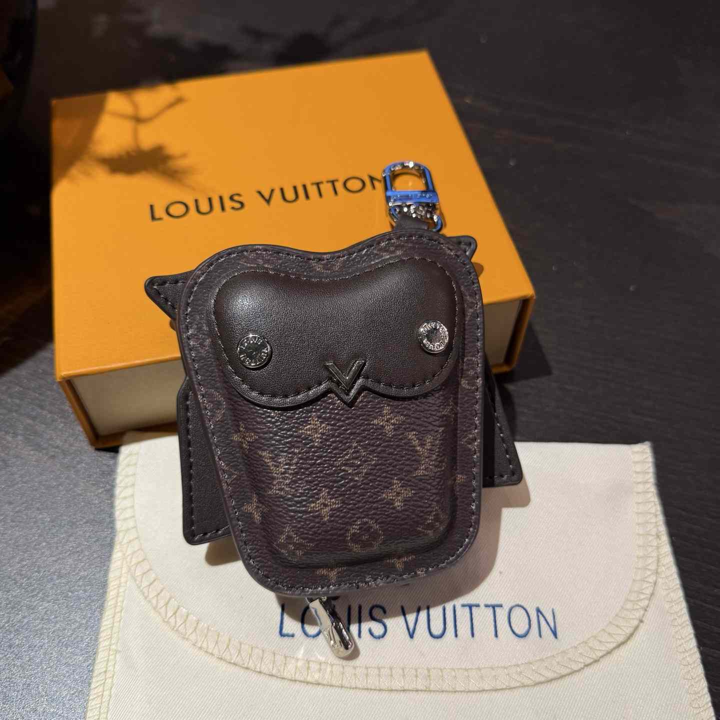 Louis Vuitton LV Owl Bag Charm S00 - DesignerGu