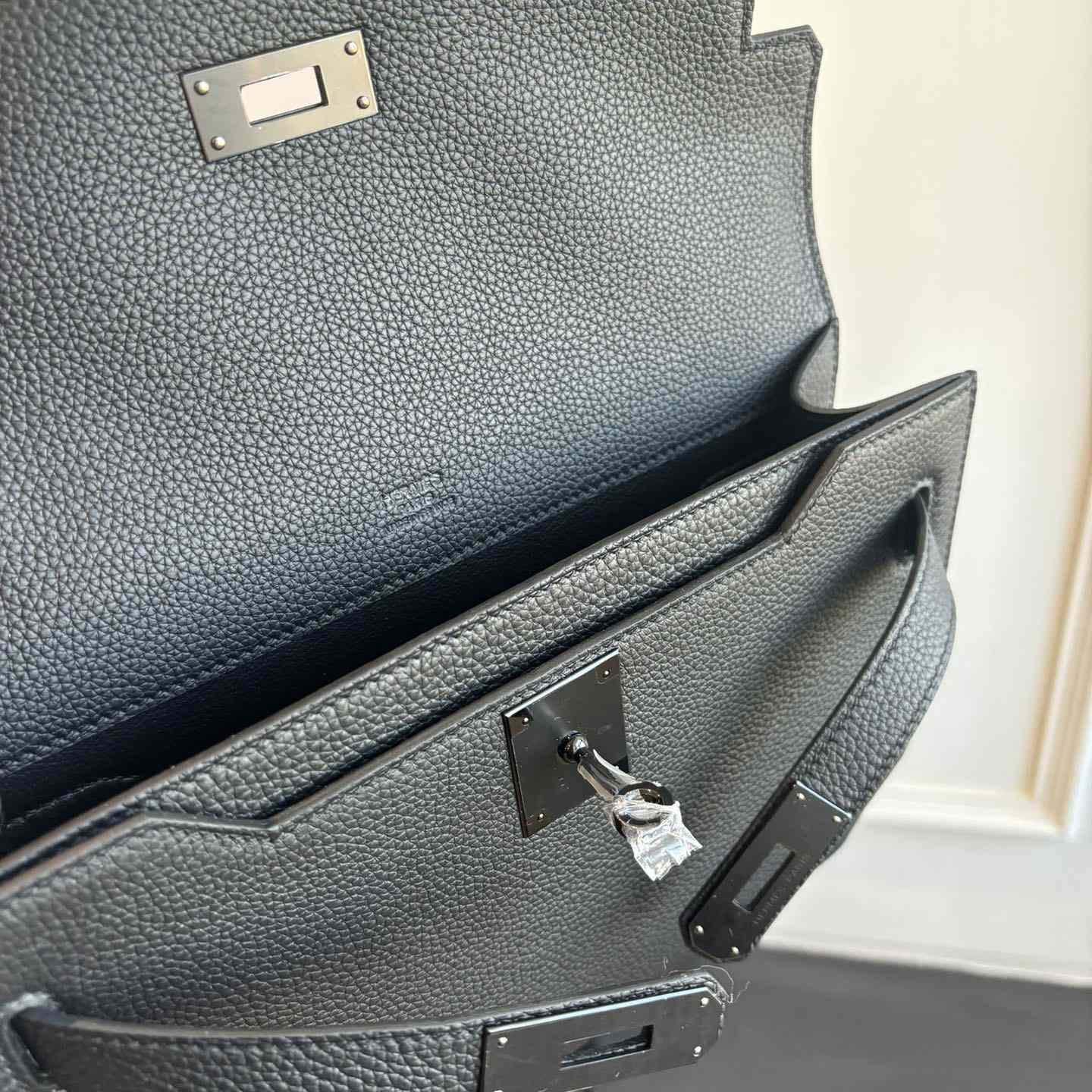 Hermes Kelly Depeches 25 Pouch - DesignerGu