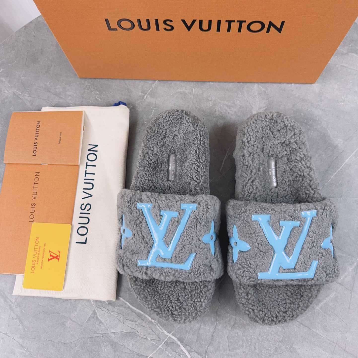 Louis Vuitton Fuzzy Slippers - DesignerGu