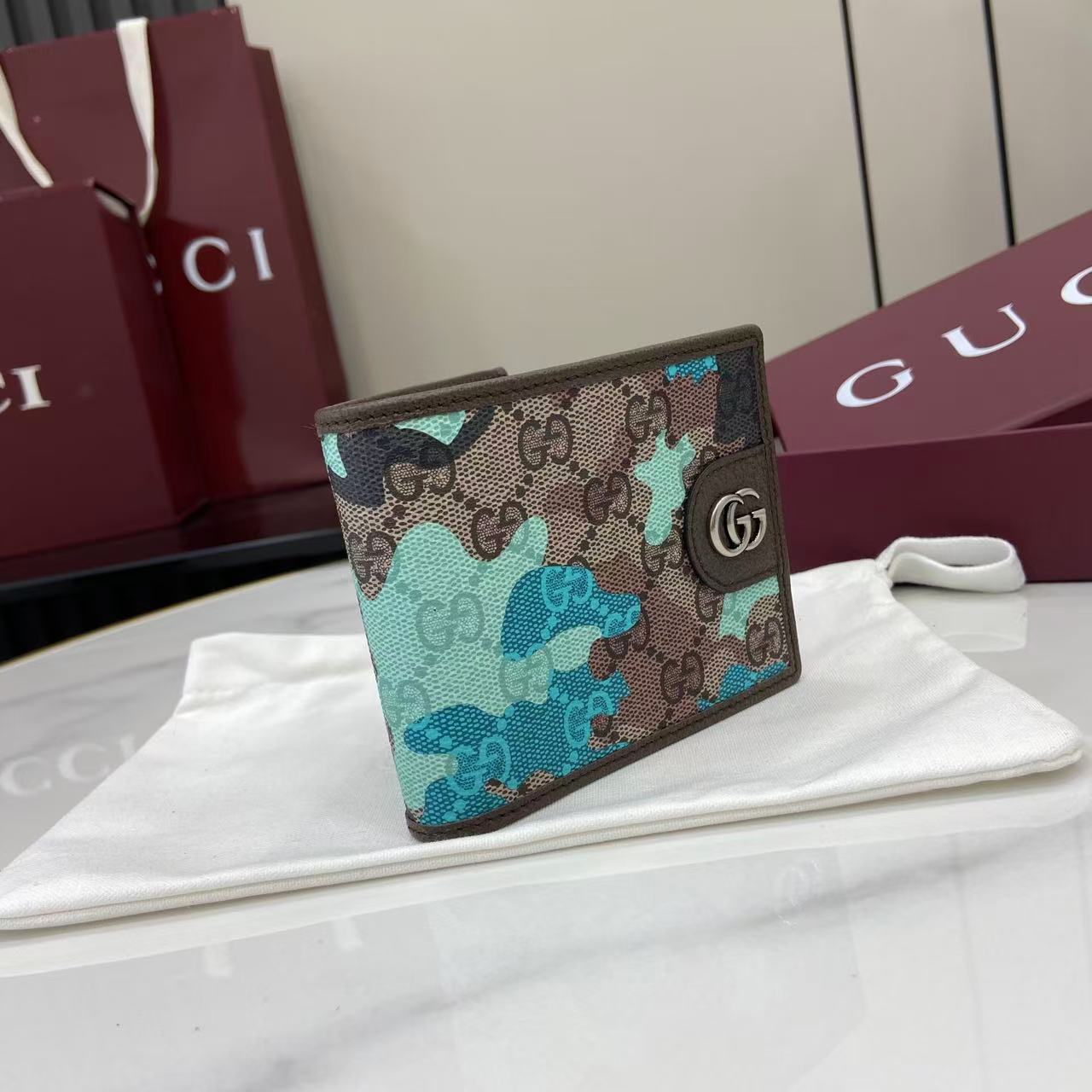 Gucci GG Bi-fold Wallet - DesignerGu