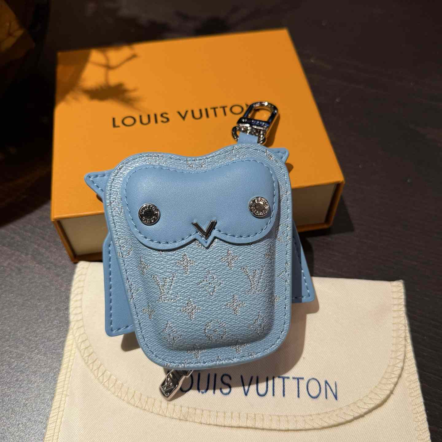 Louis Vuitton LV Owl Bag Charm S00 - DesignerGu