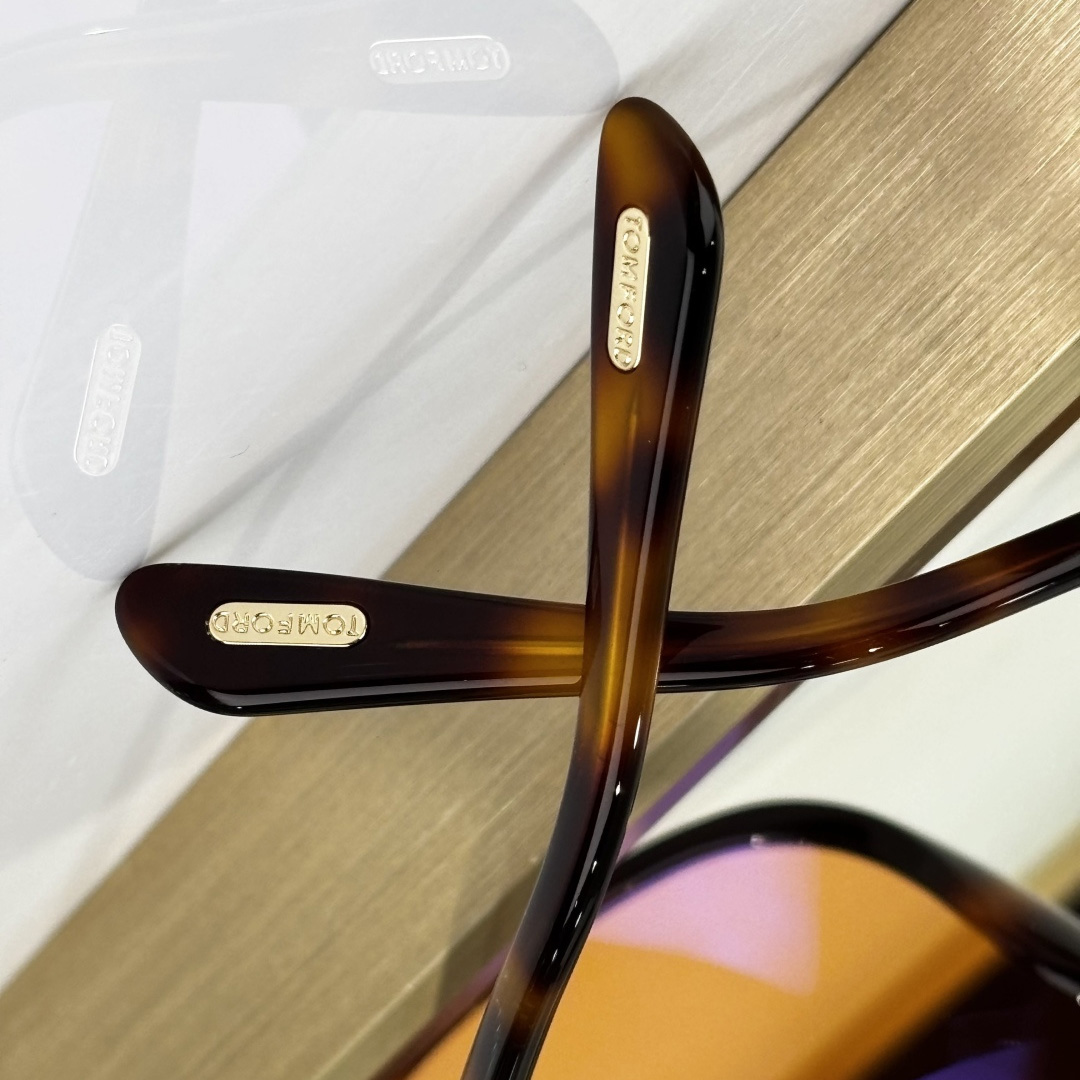 Tom Ford TF884 Sunglasses - DesignerGu