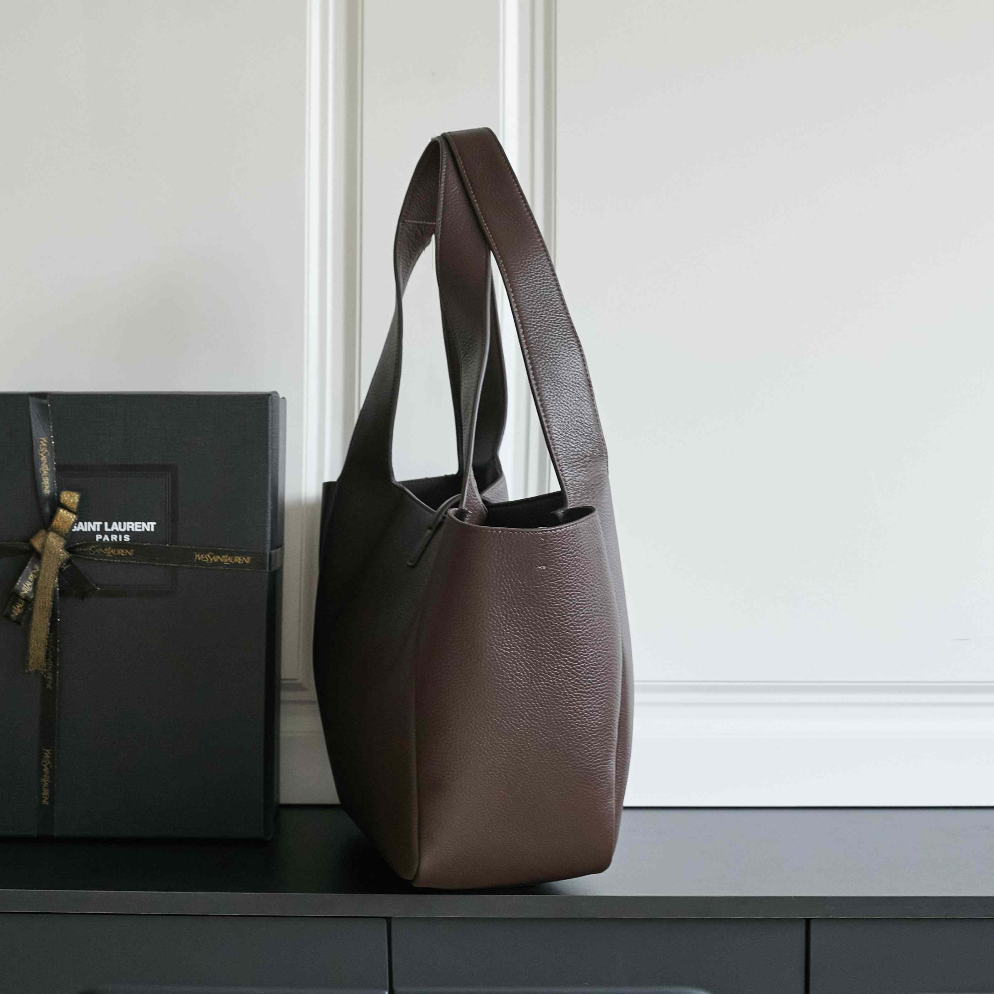 Saint Laurent LE 5 À 7 Bea In Grained Leather - DesignerGu