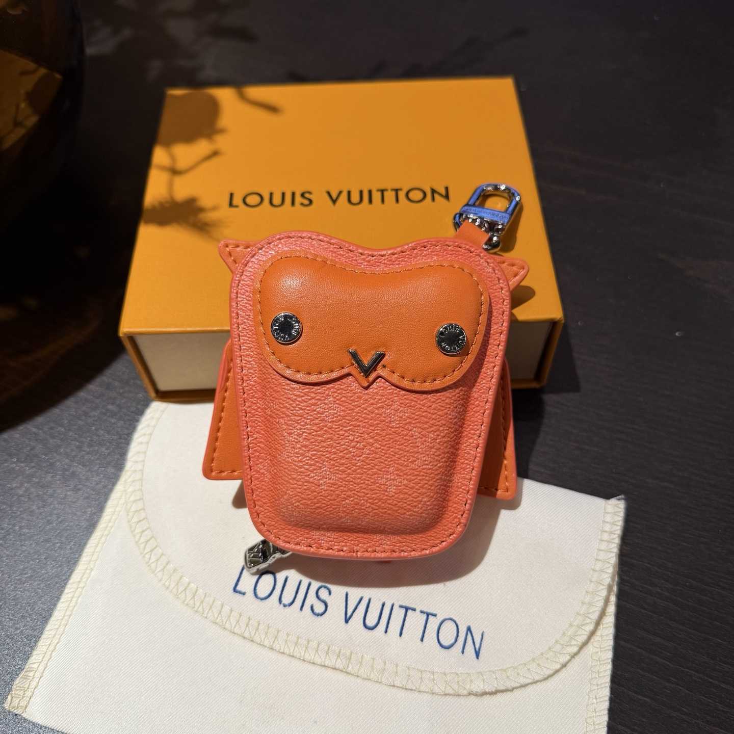 Louis Vuitton LV Owl Bag Charm S00 - DesignerGu