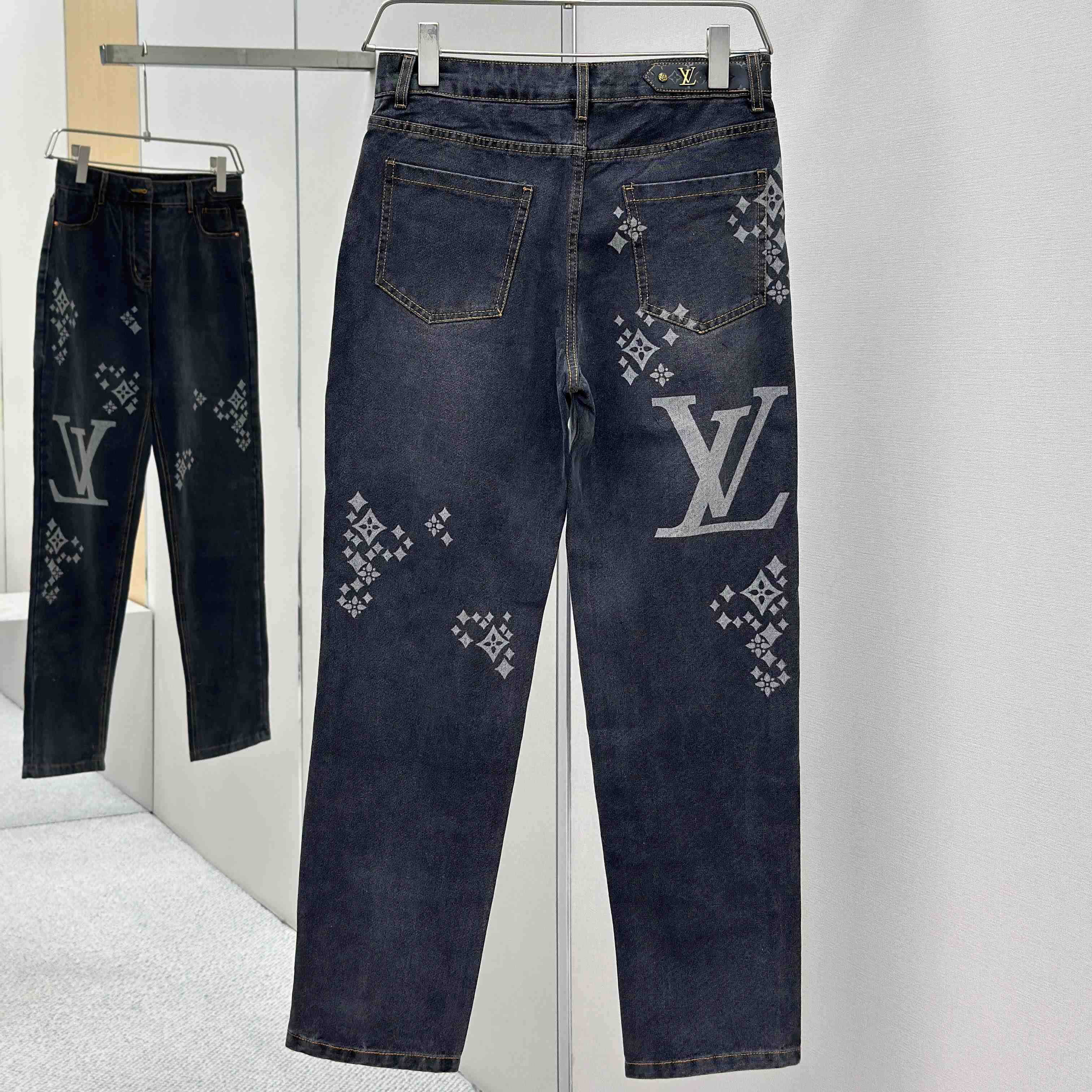 Louis Vuitton Jeans - DesignerGu