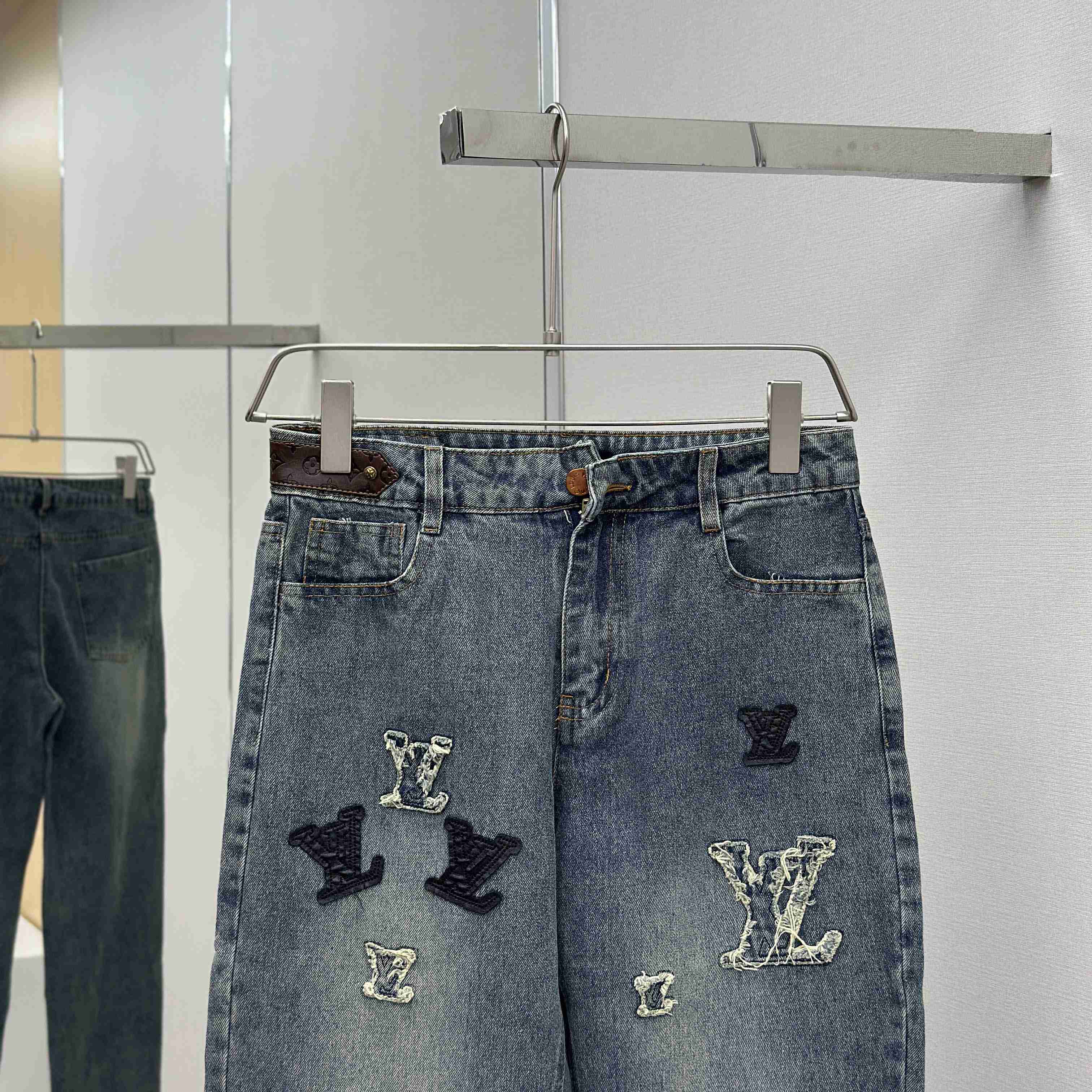 Louis Vuitton Jeans - DesignerGu