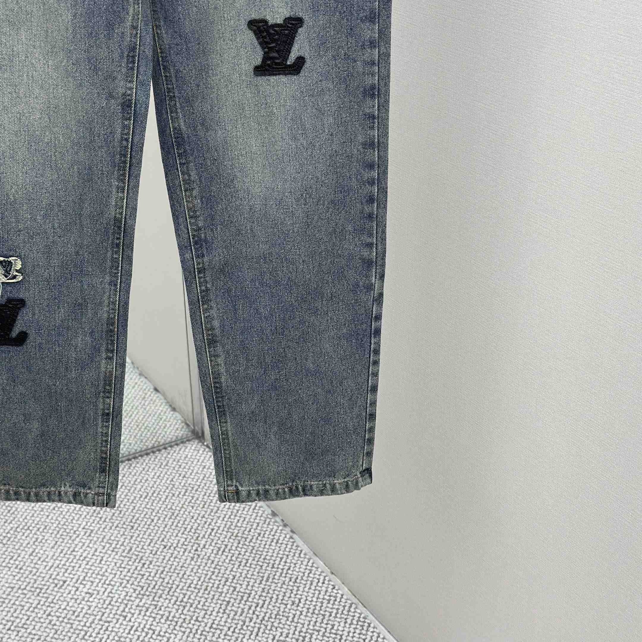 Louis Vuitton Jeans - DesignerGu