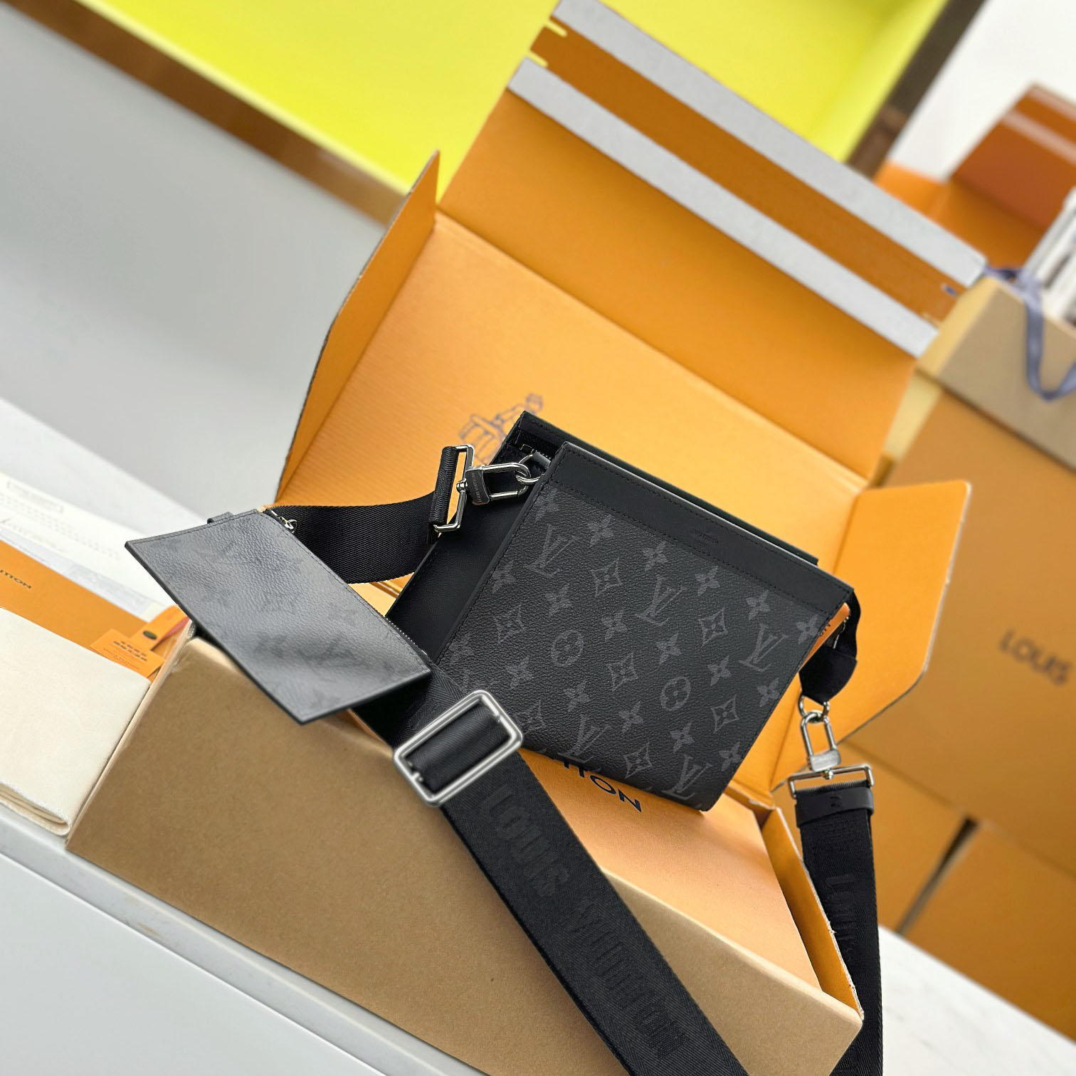 Louis Vuitton Gaston Wearable Wallet  M81124 - DesignerGu