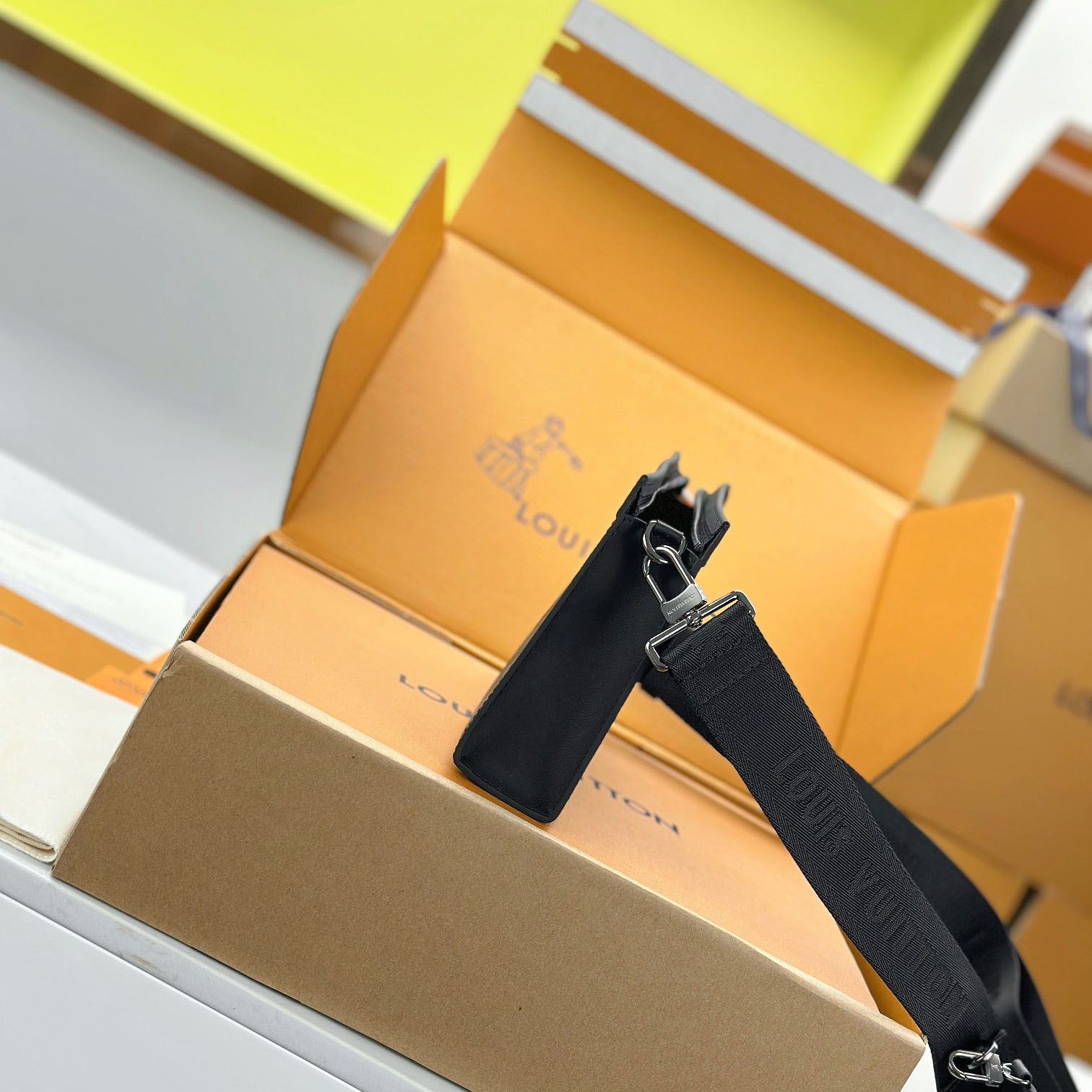 Louis Vuitton Gaston Wearable Wallet  M81124 - DesignerGu