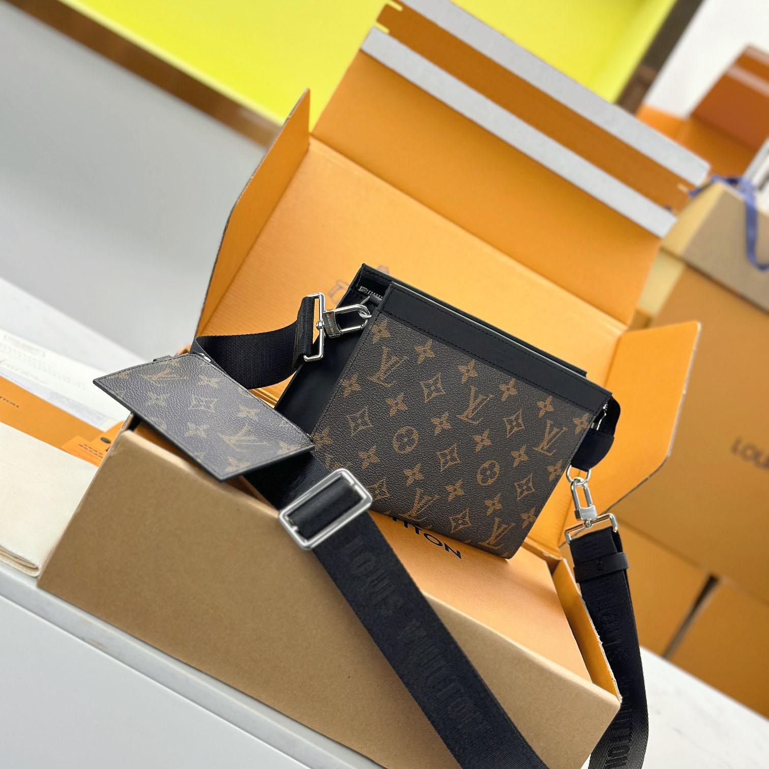 Louis Vuitton Gaston Wearable Wallet M14036 - DesignerGu