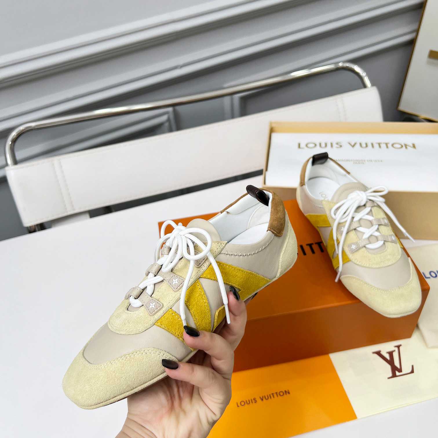 Louis Vuitton Sneakerina 1AHNEM - DesignerGu
