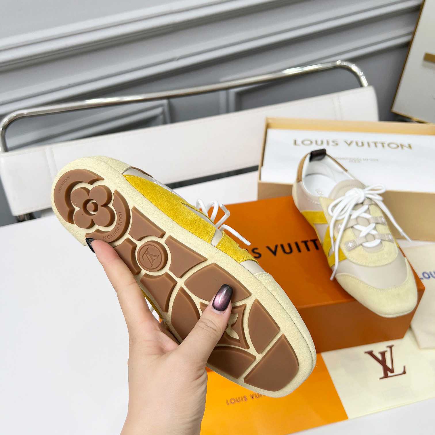 Louis Vuitton Sneakerina 1AHNEM - DesignerGu