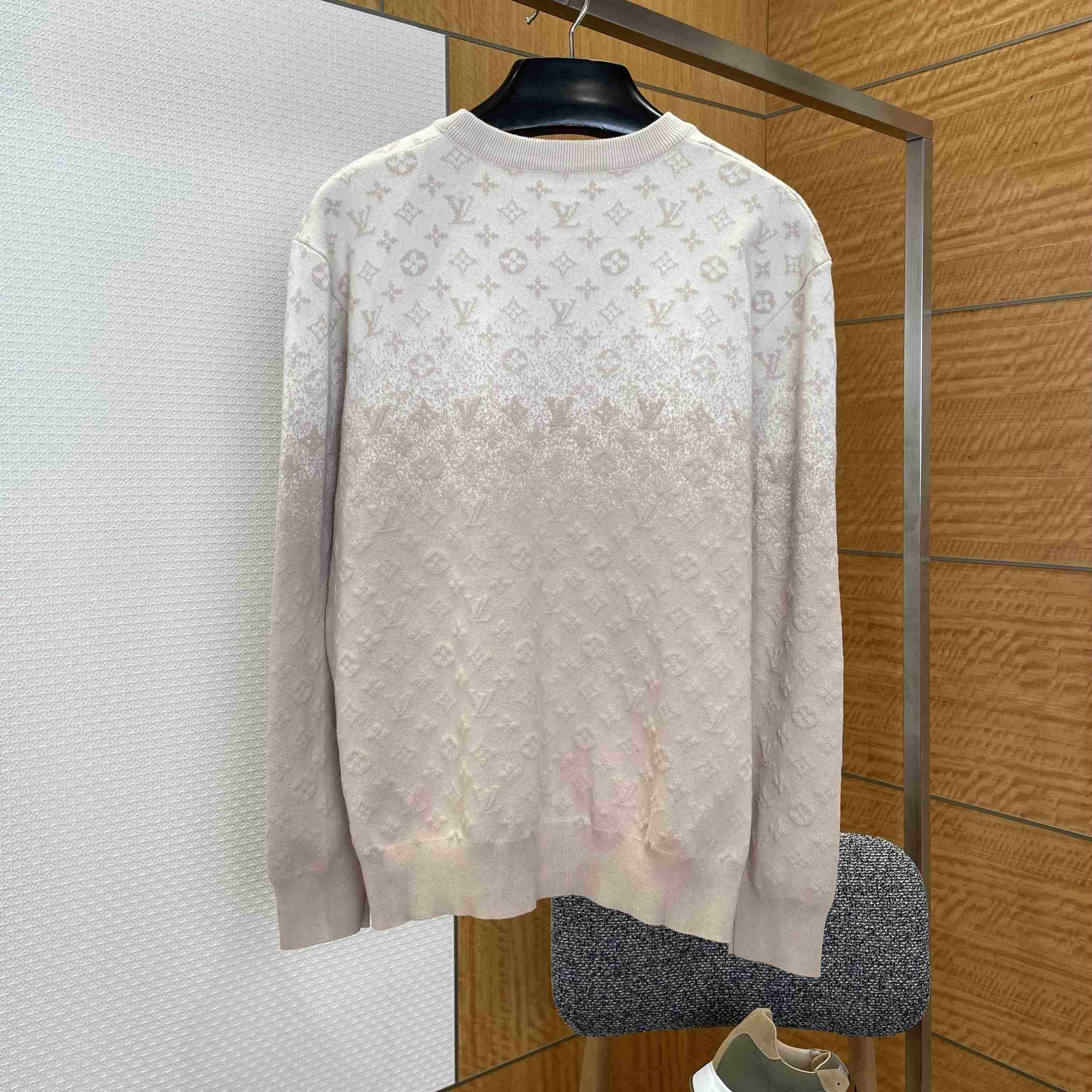 Louis Vuitton Monogram Long-Sleeved Crewneck 1AJTXA - DesignerGu