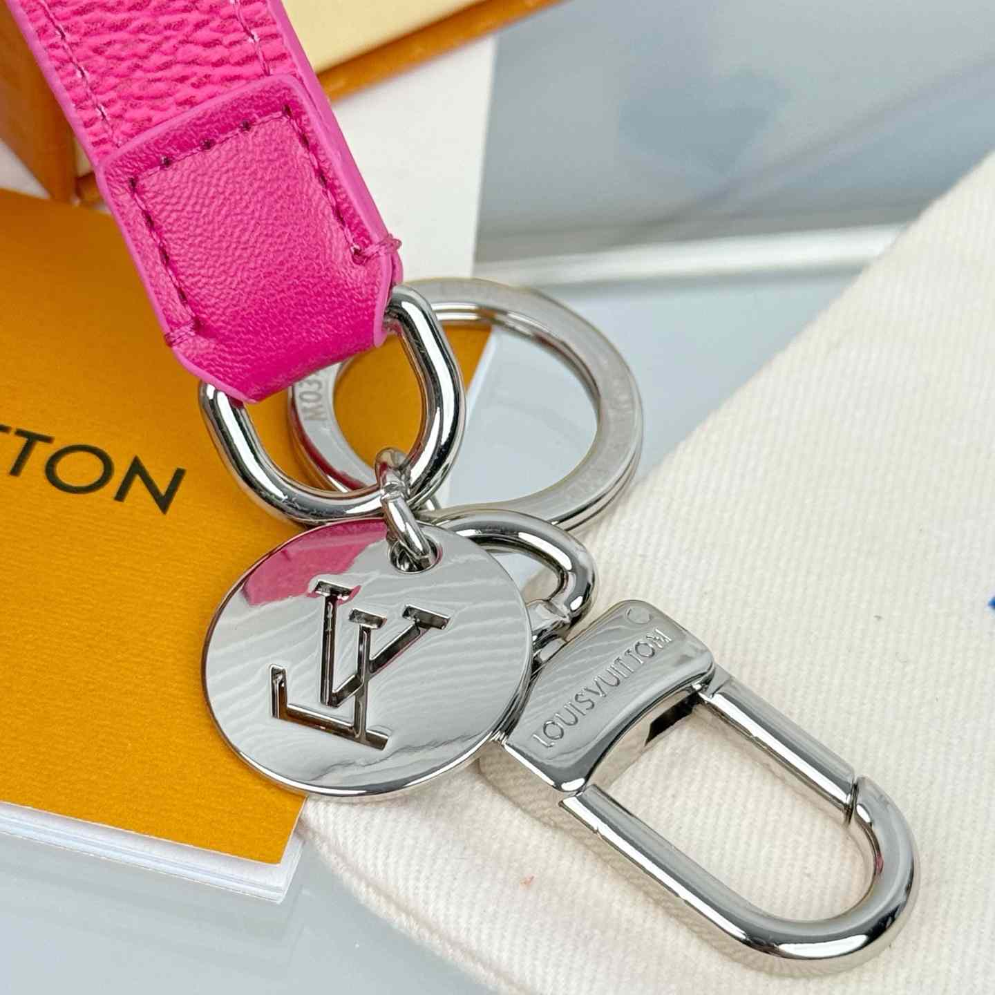 Louis Vuitton LV Slim Dragonne Key Holder and Bag Charm S00  - DesignerGu
