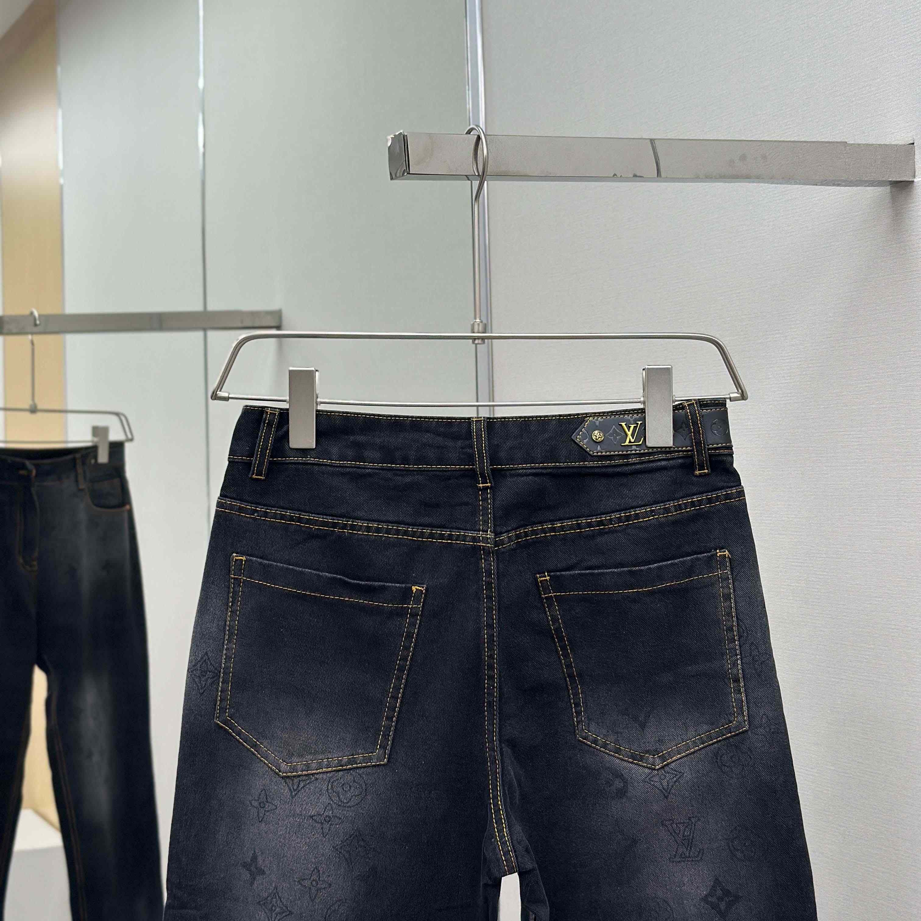 Louis Vuitton Jeans - DesignerGu