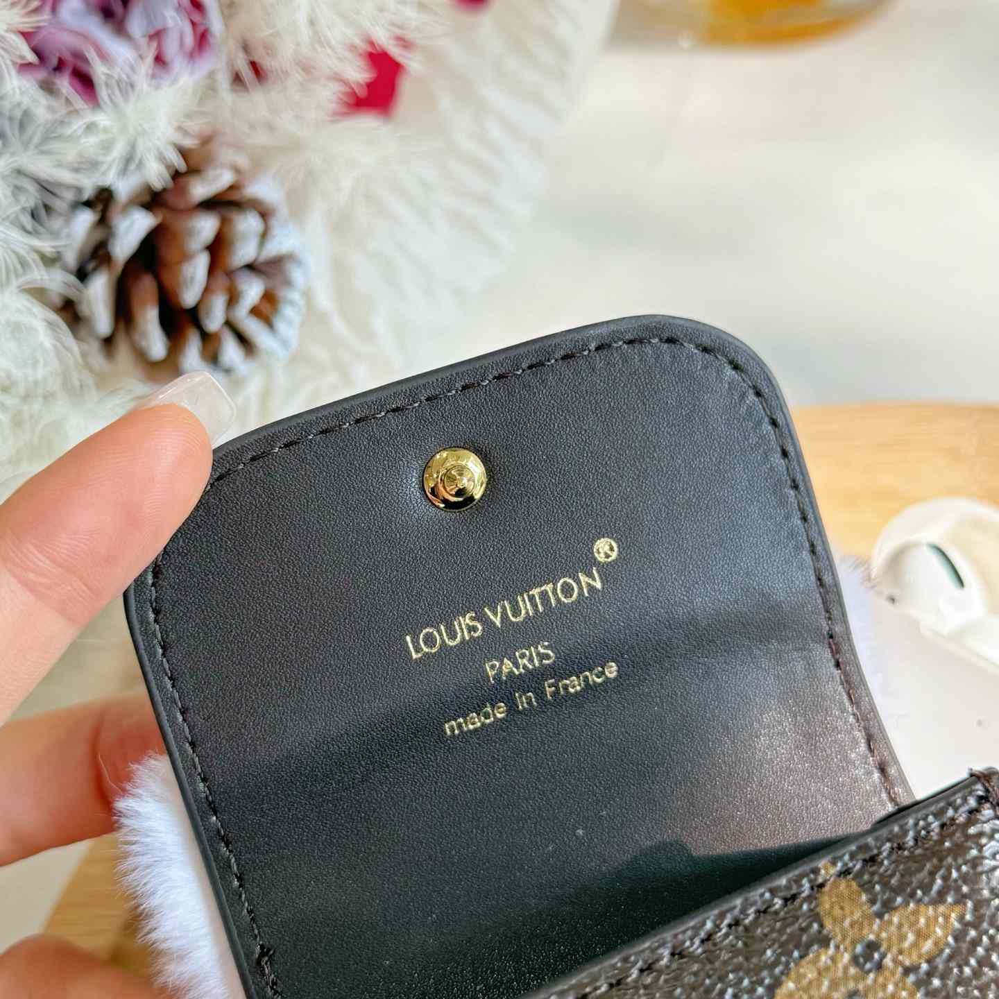 Louis Vuitton Vivienne Bag Charm S00 - DesignerGu