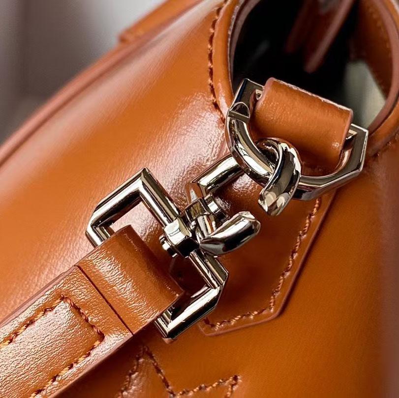 Givenchy MINI Antigona Bag    23x27x13cm - DesignerGu