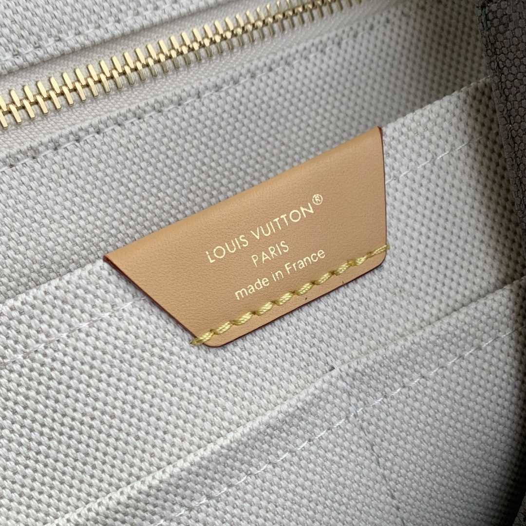  Louis Vuitton Christopher MM     M27080 - DesignerGu