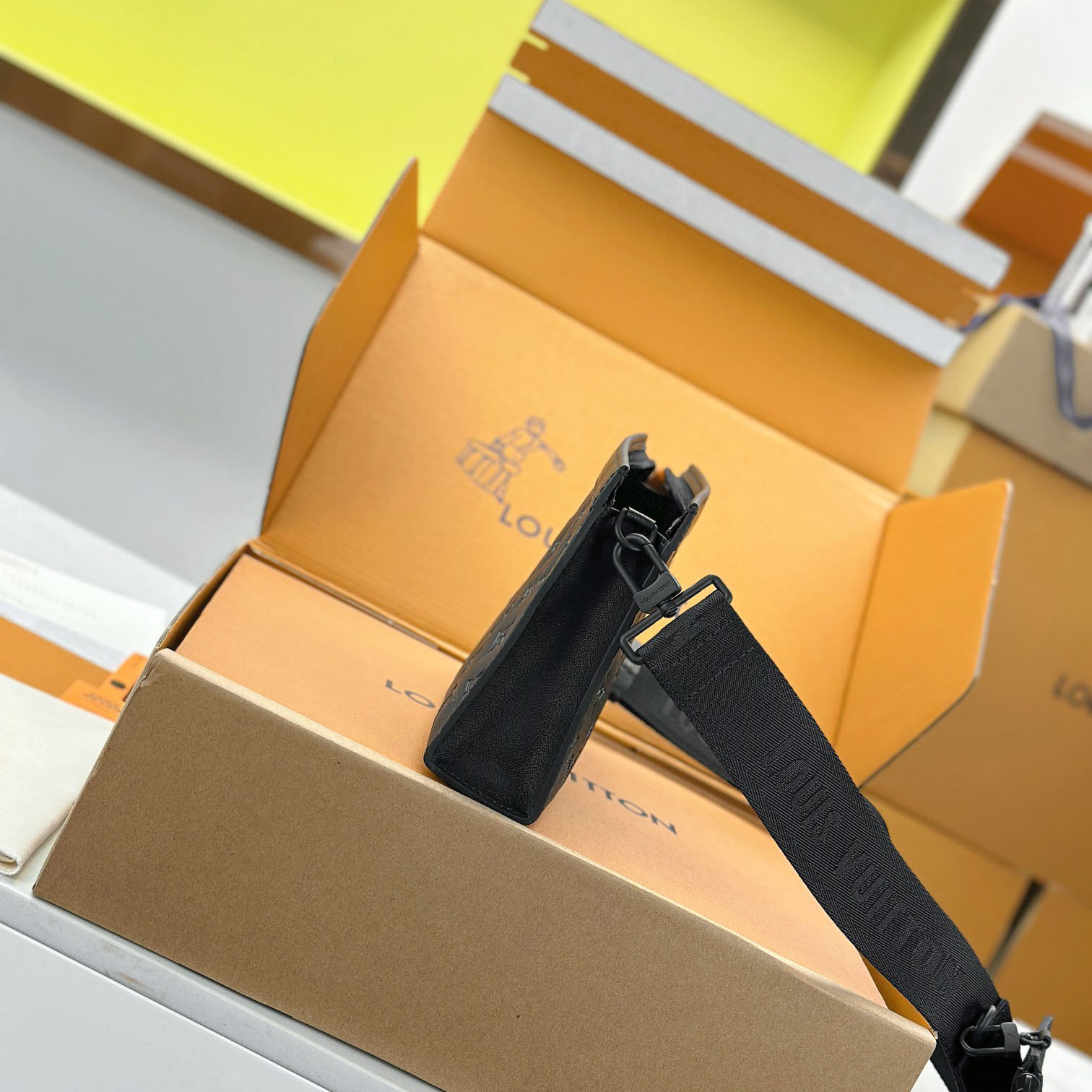 Louis Vuitton Gaston Wearable Wallet  M81115 - DesignerGu