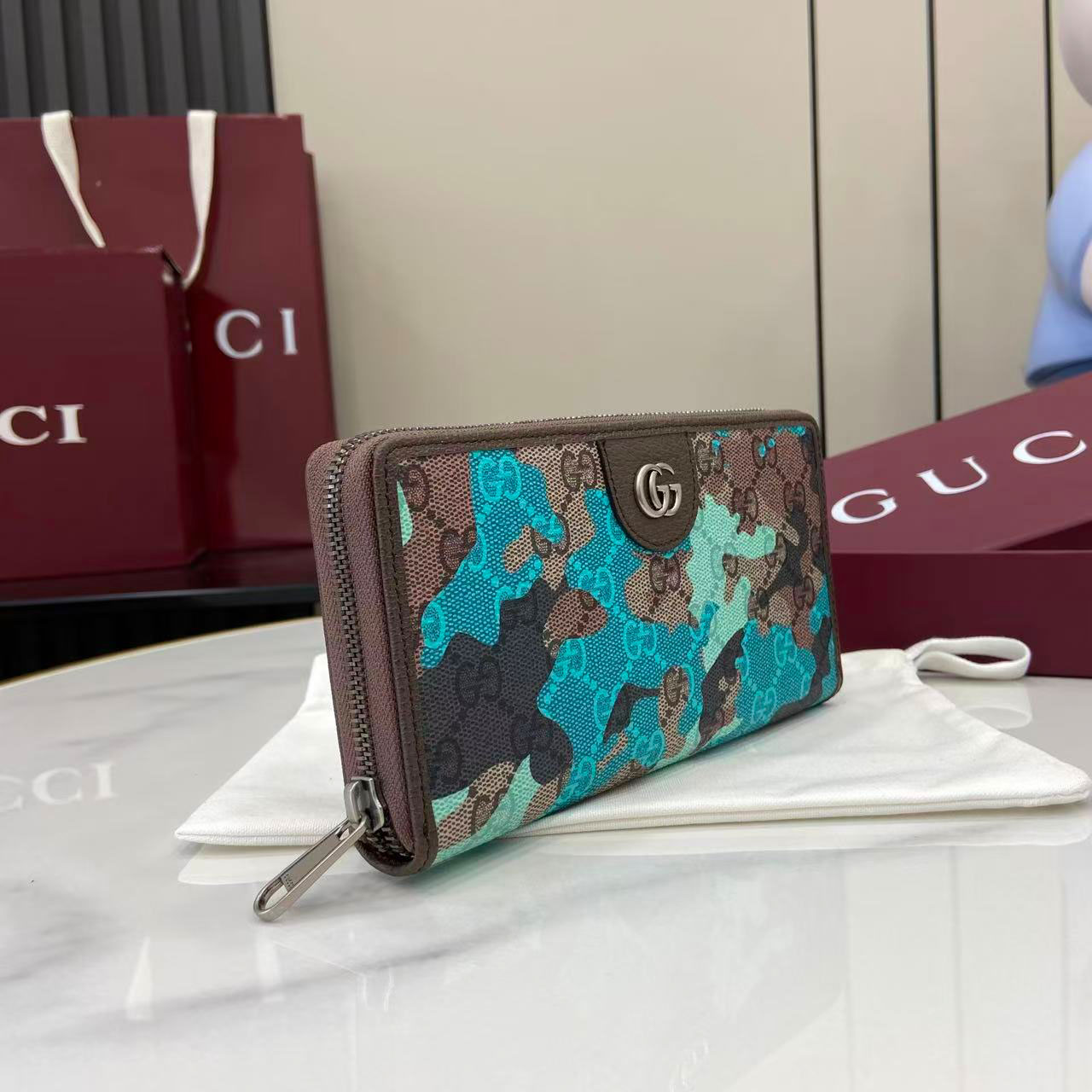 Gucci GG zip-around Wallet 834694 - DesignerGu