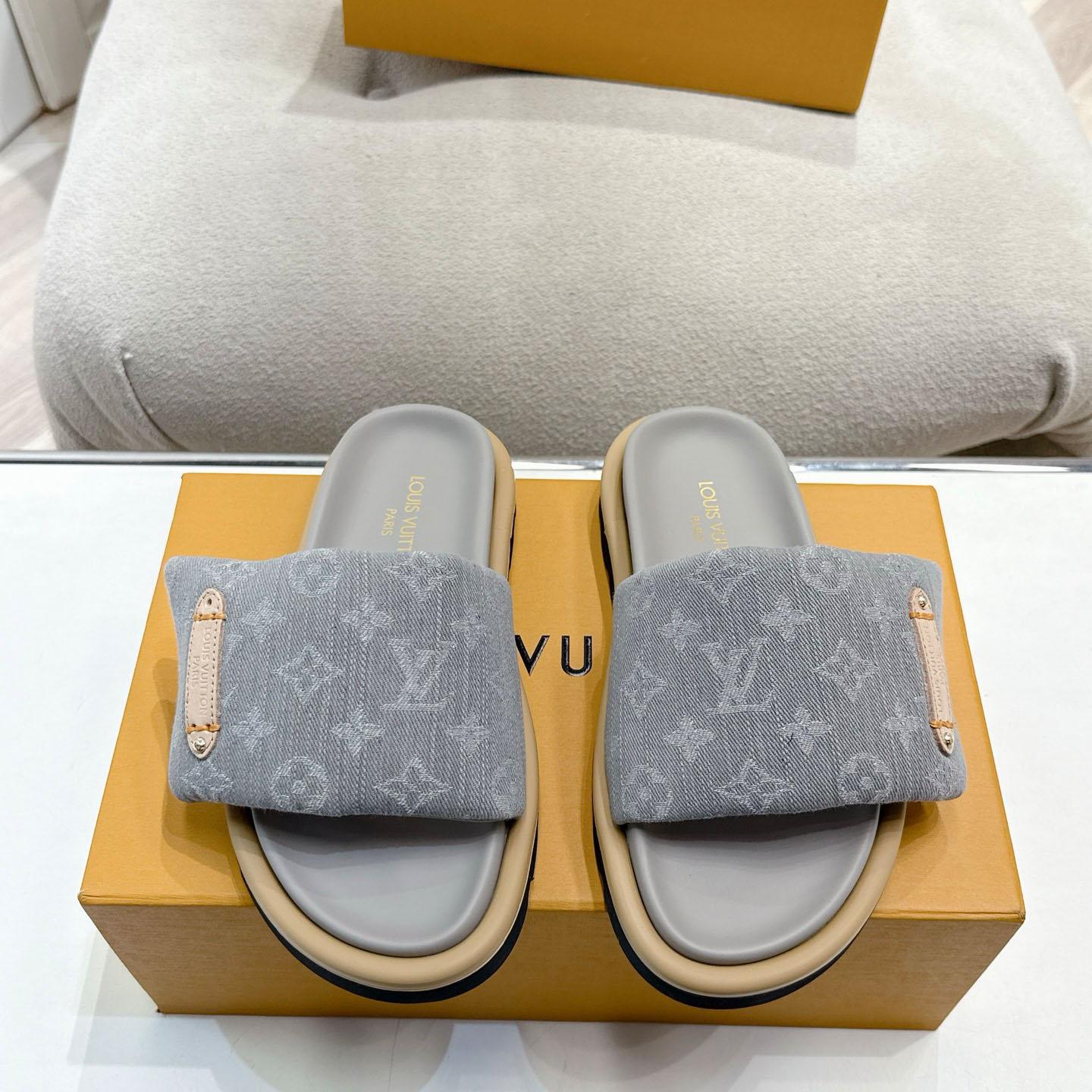 Louis Vuitton Pool Pillow Flat Comfort Mule 1AGUZY - DesignerGu