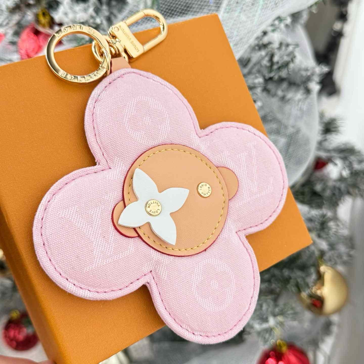 Louis Vuitton LV x TM Vivienne Head Bag Charm   M03823 - DesignerGu