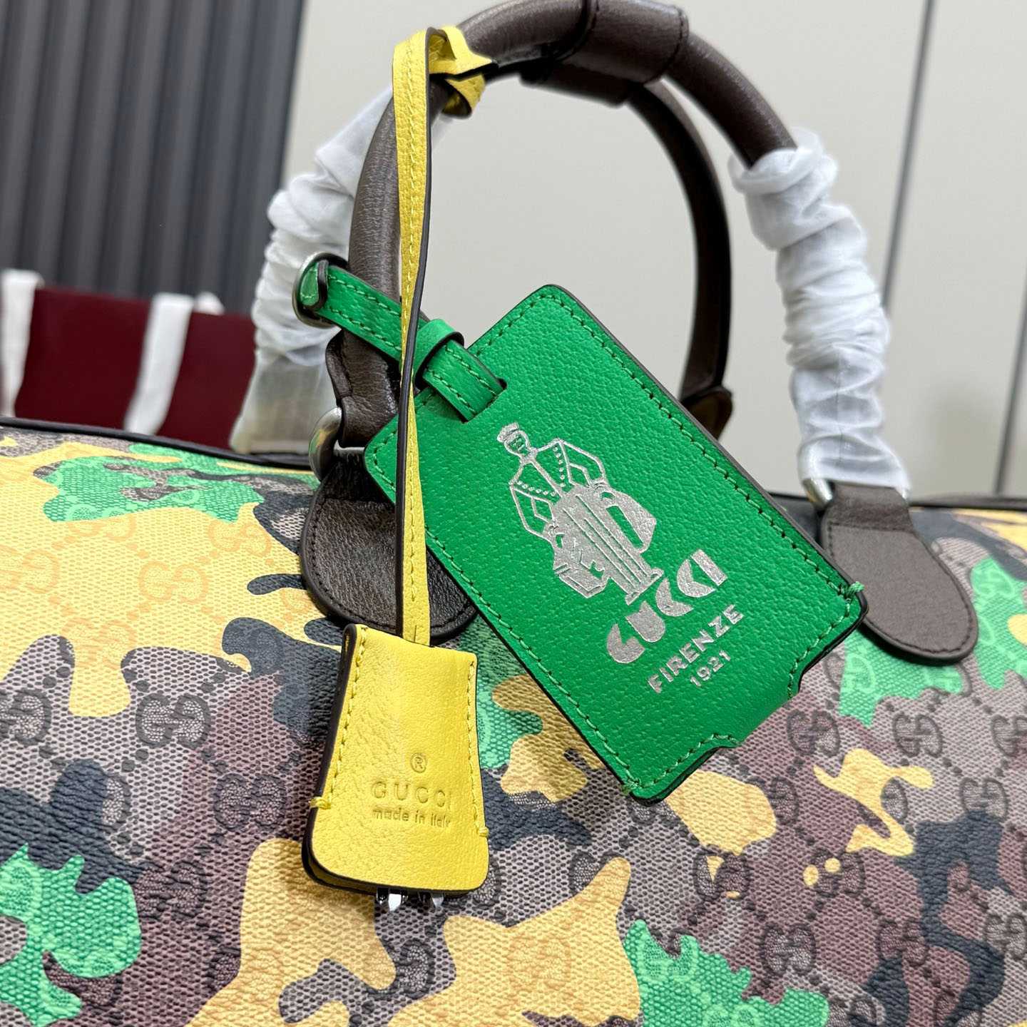 Gucci GG Medium Duffle Bag 834460 - DesignerGu