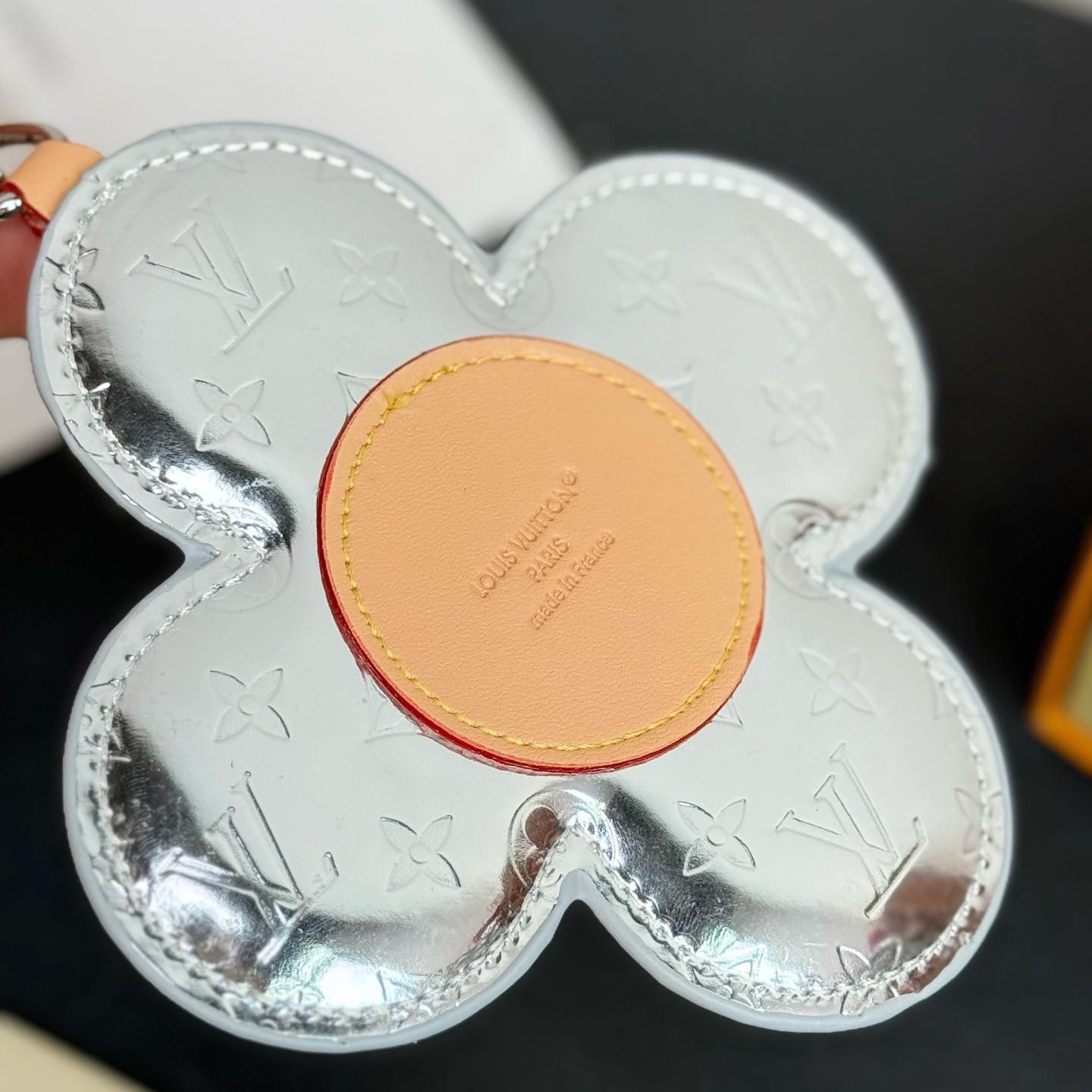 Louis Vuitton Vivienne Head Mng Mirror Key Holder   M03280 - DesignerGu