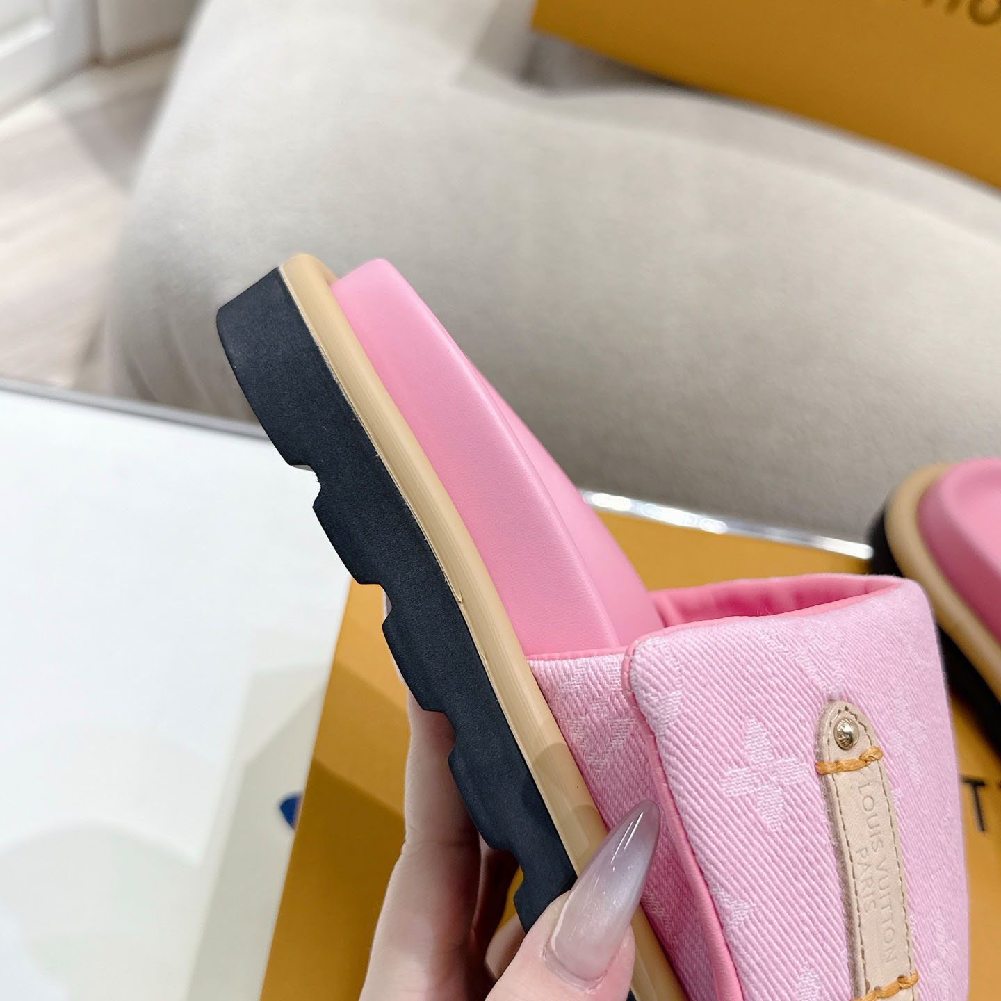 Louis Vuitton Pool Pillow Flat Comfort Mule 1AGUZH - DesignerGu