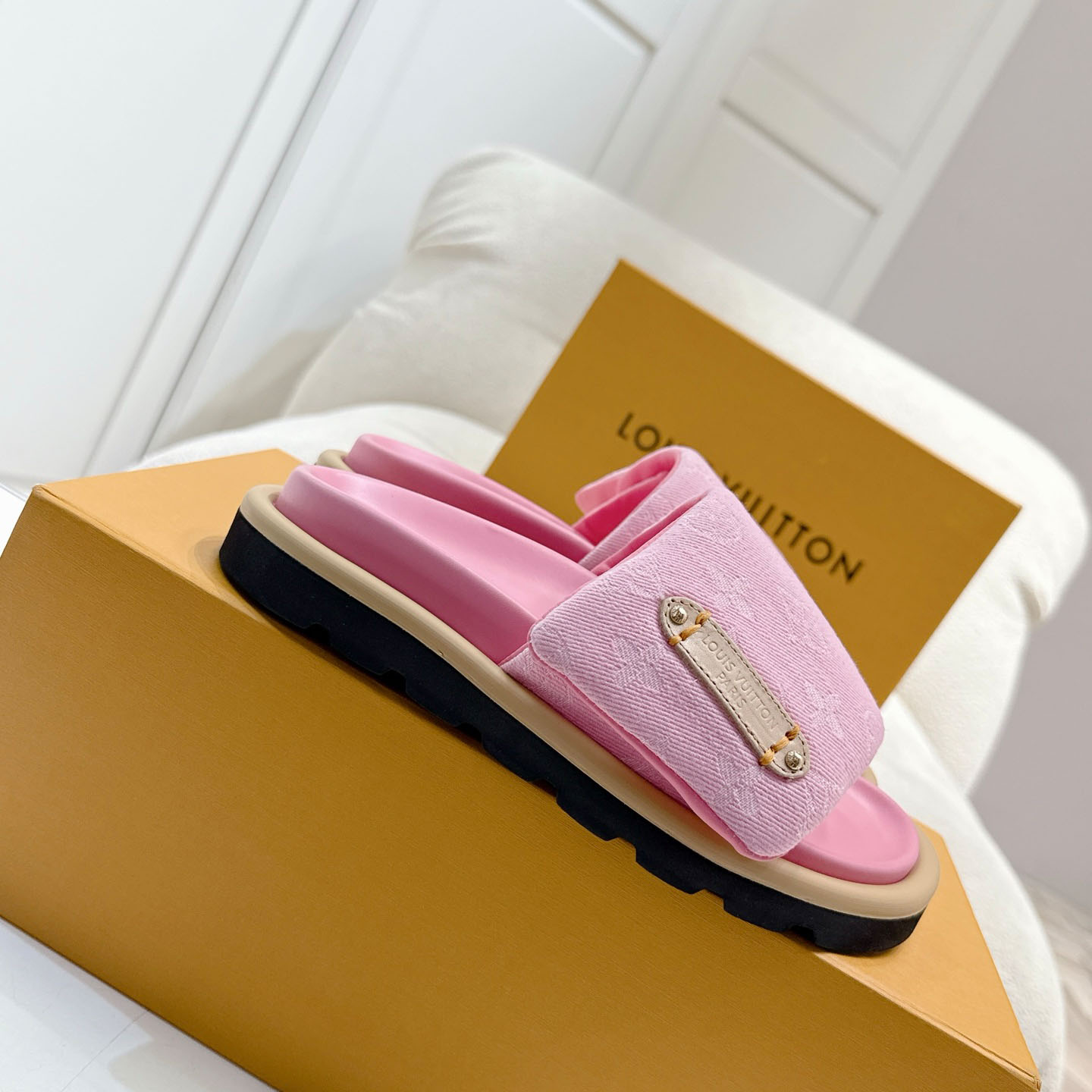 Louis Vuitton Pool Pillow Flat Comfort Mule 1AGUZH - DesignerGu