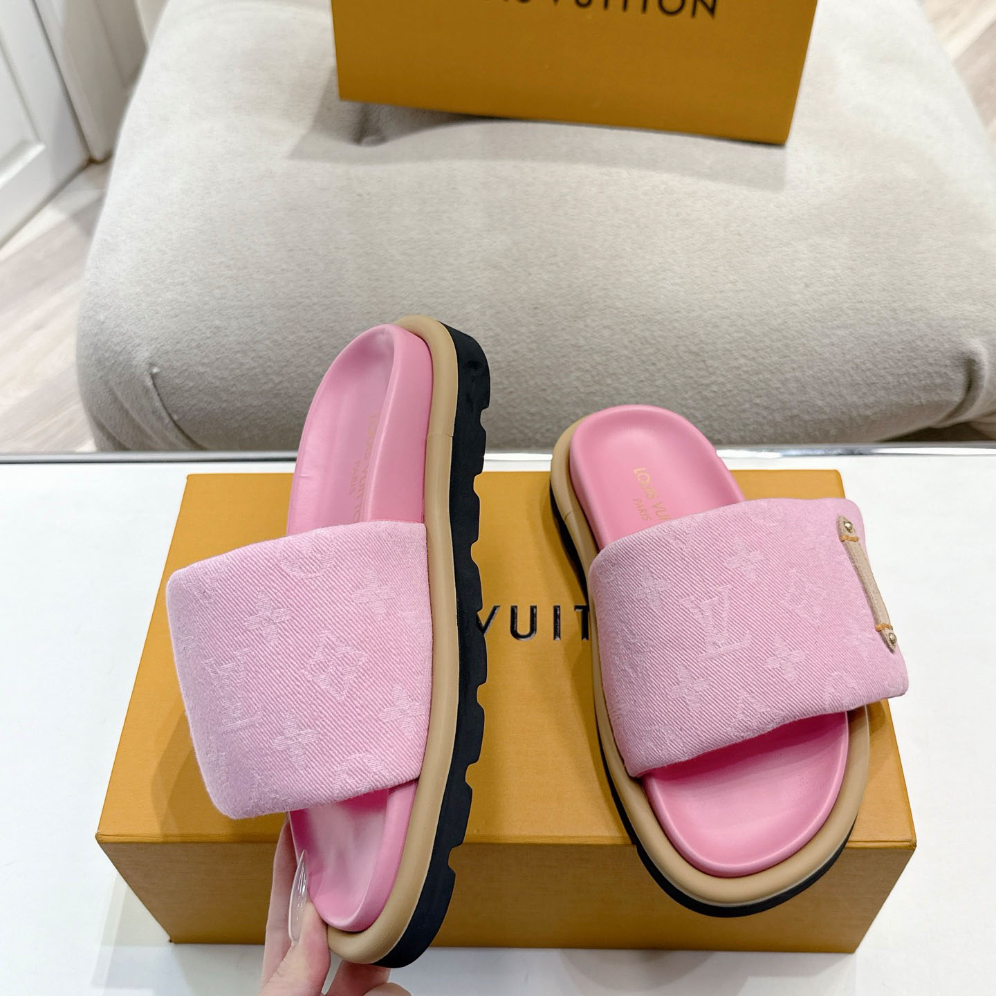 Louis Vuitton Pool Pillow Flat Comfort Mule 1AGUZH - DesignerGu