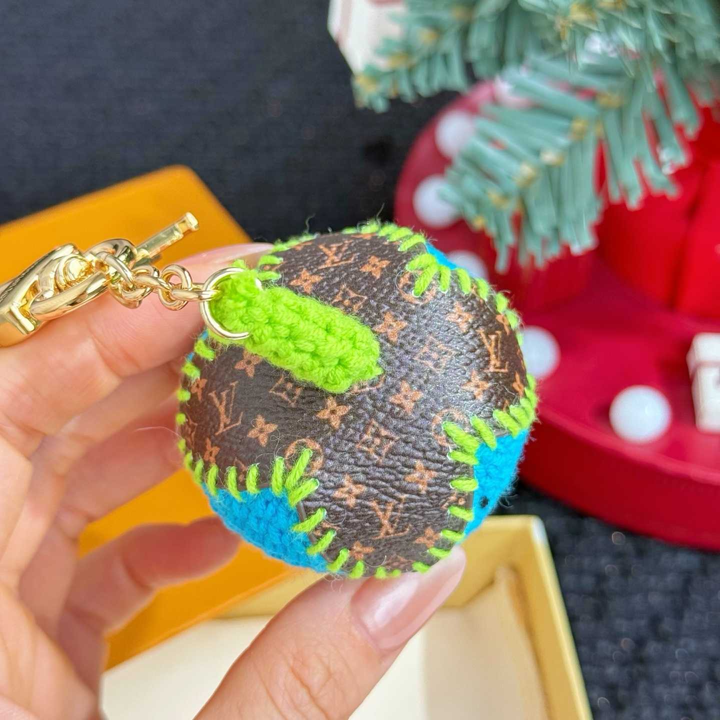 Louis Vuitton Berrylicious Crochet Bag Charm   M02583 - DesignerGu