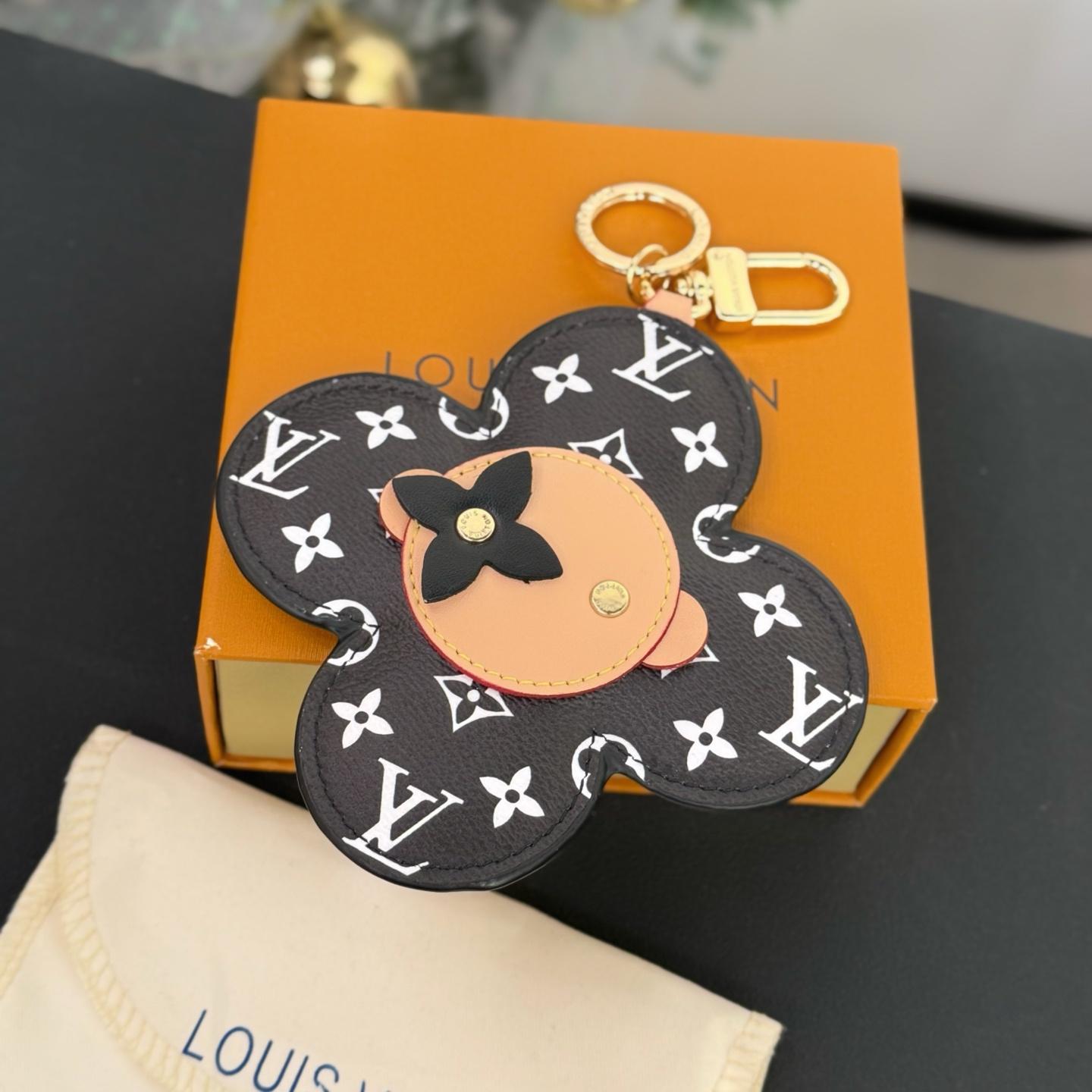 Louis Vuitton Vivienne Bag Charm   M03819 - DesignerGu