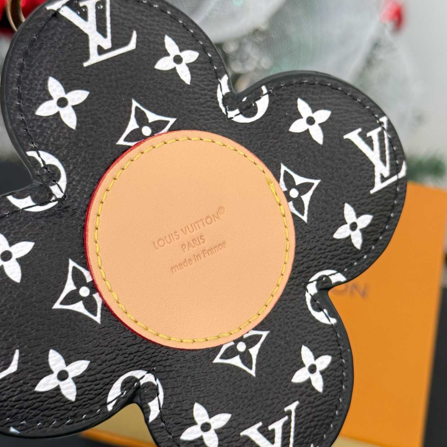 Louis Vuitton Vivienne Bag Charm   M03819 - DesignerGu