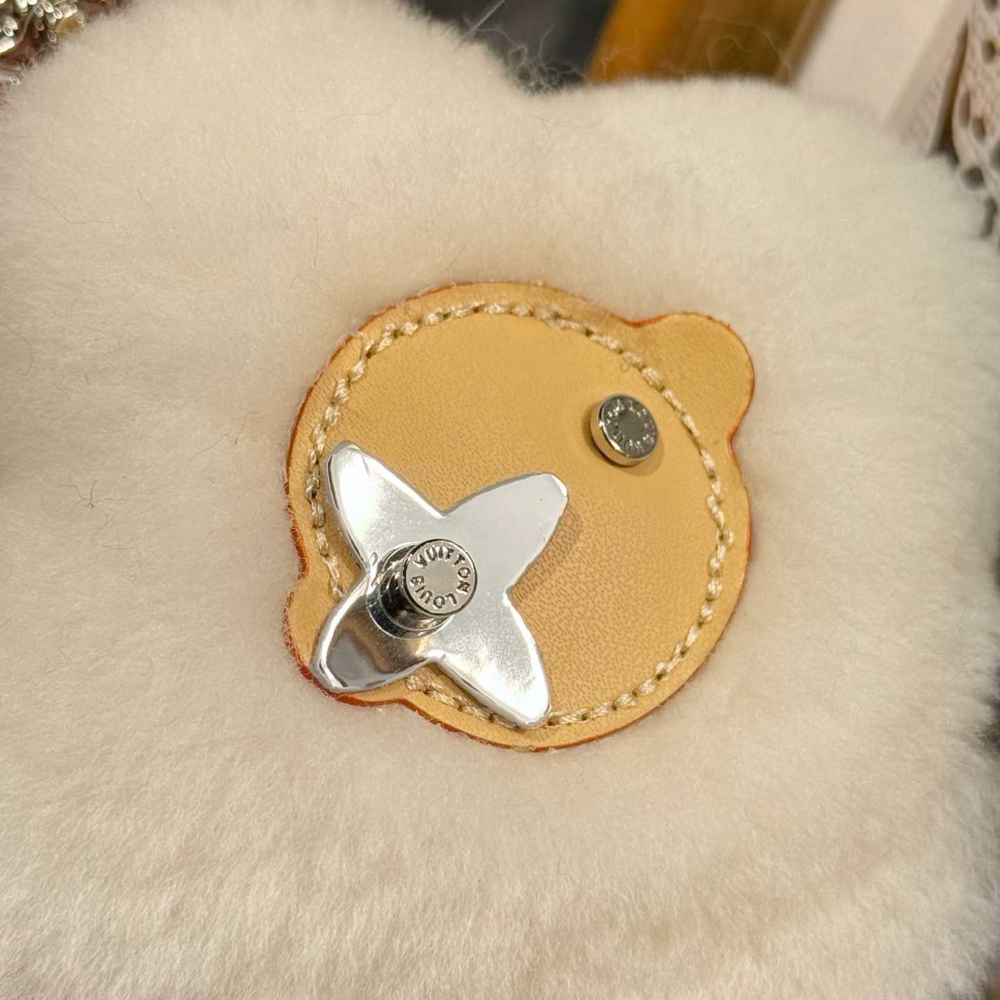 Louis Vuitton Vivienne Shearling Bag Charm  M03455 - DesignerGu