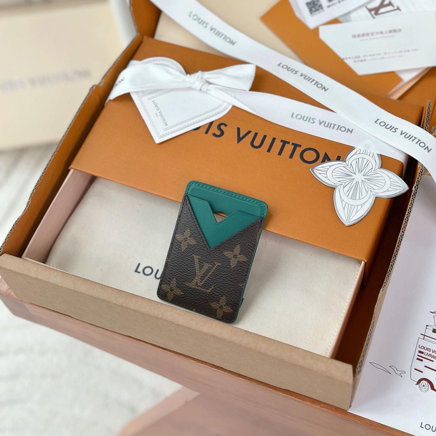 Louis Vuitton Magnetic Card Holder M12855 - DesignerGu