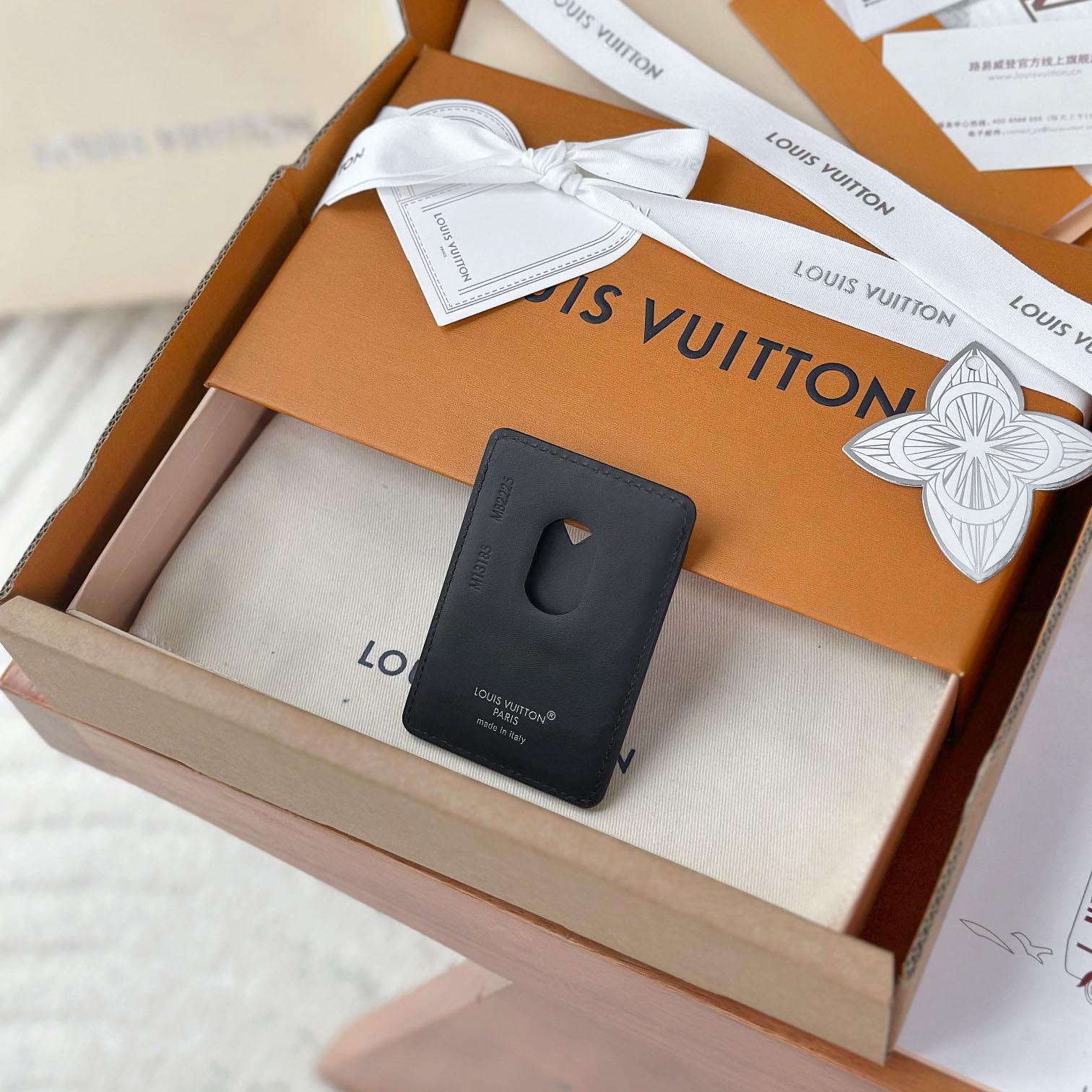 Louis Vuitton Magnetic Card Holder M13185 - DesignerGu