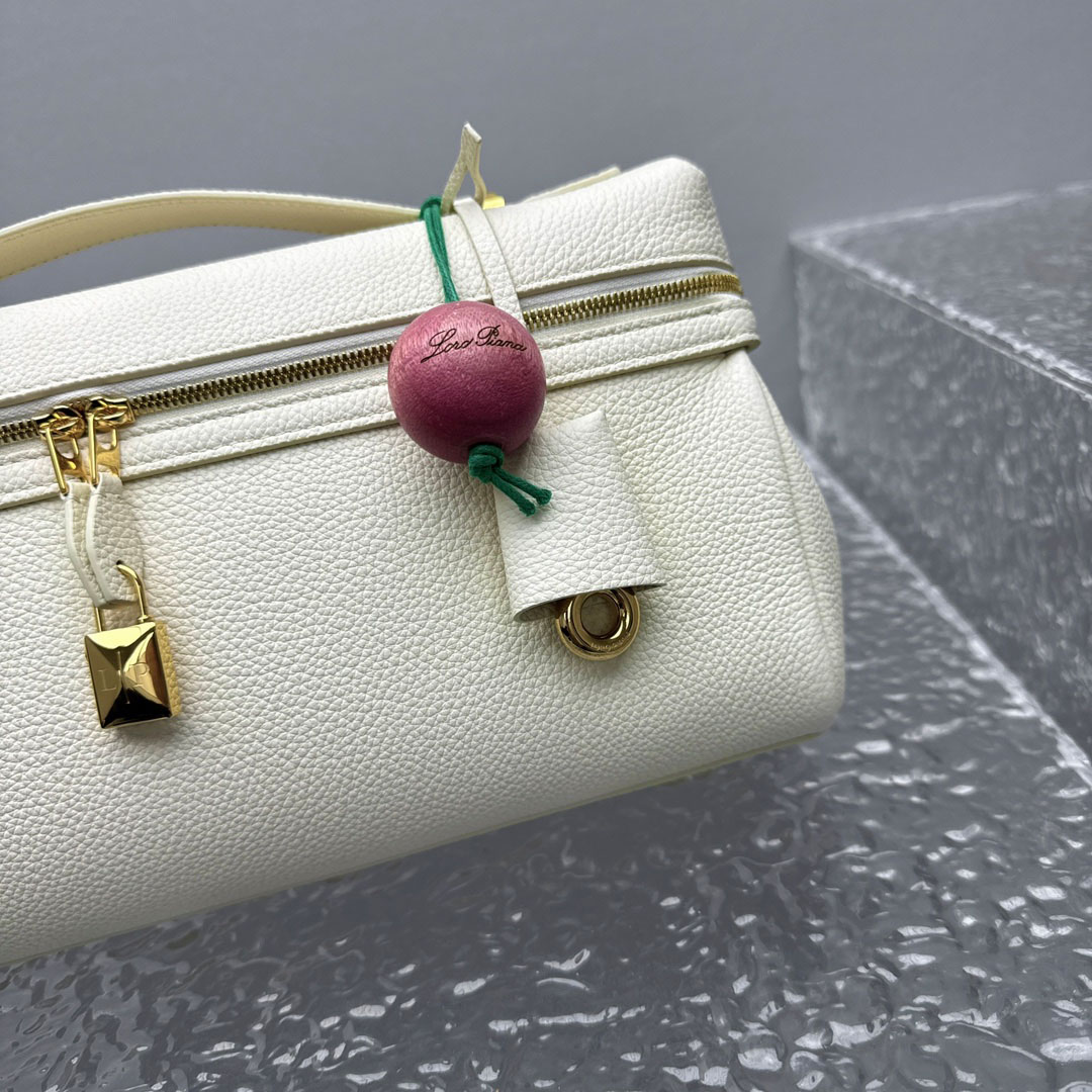 Loro Piana Extra Softy Bag L33  - DesignerGu