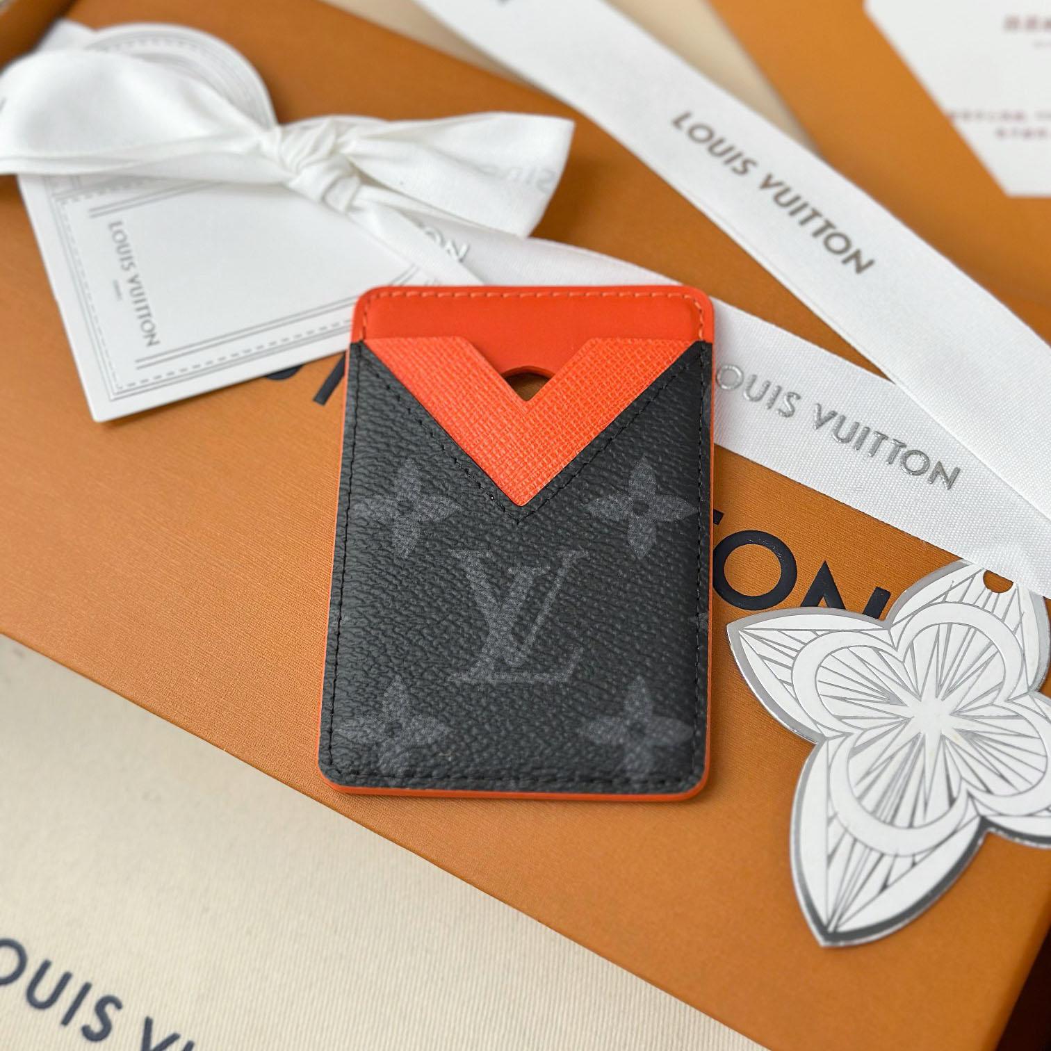 Louis Vuitton Magnetic Card Holder M26028 - DesignerGu