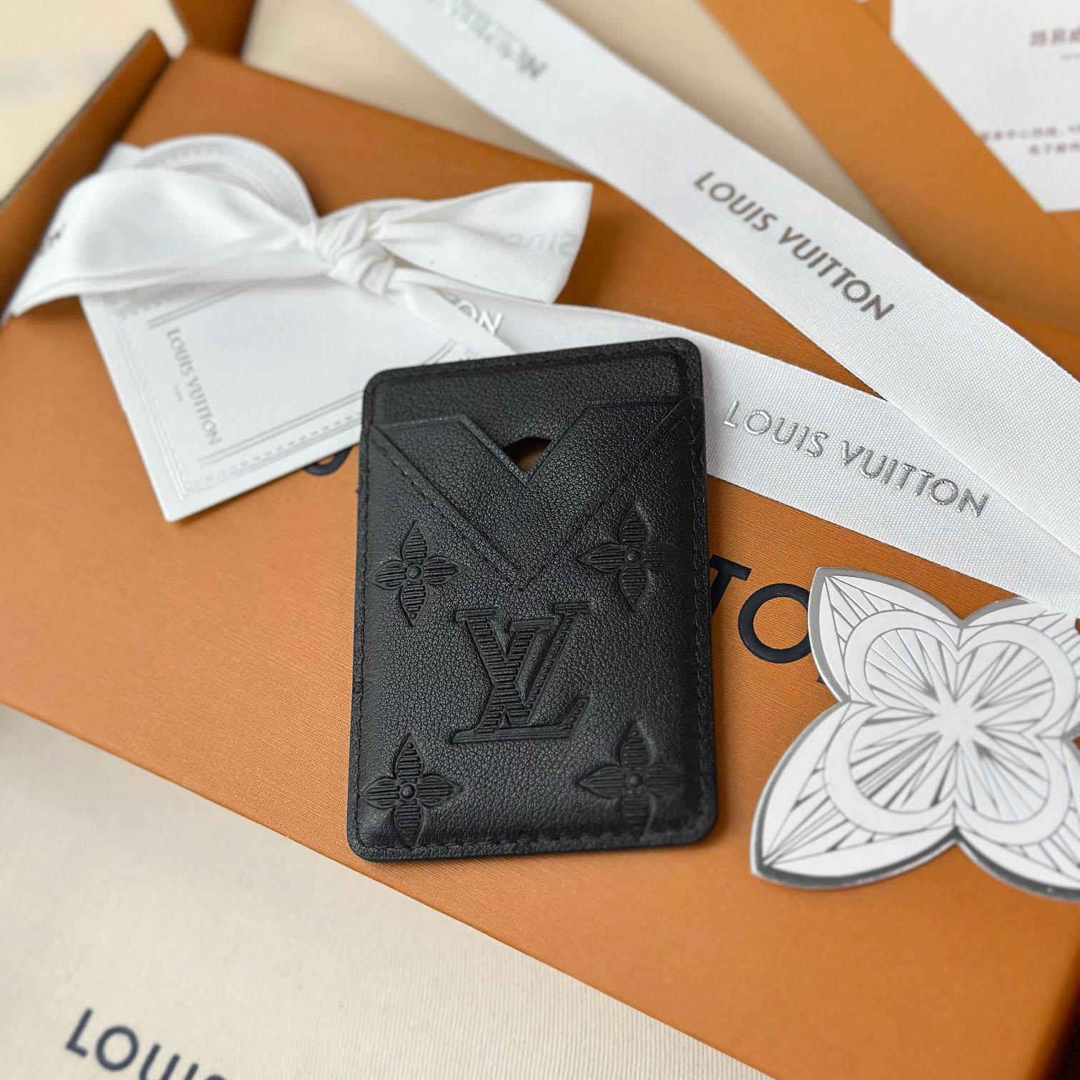 Louis Vuitton Magnetic Card Holder M26738 - DesignerGu