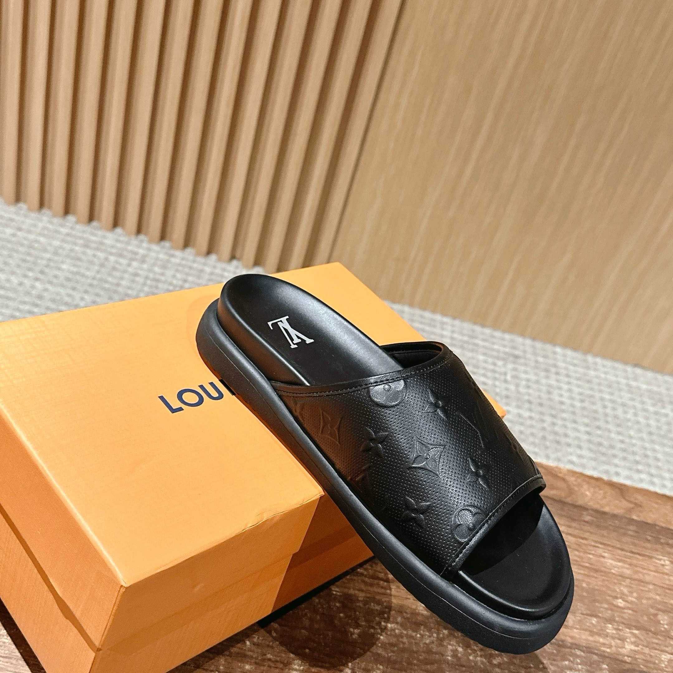 Louis Vuitton Miami Mule   1AHSNQ - DesignerGu