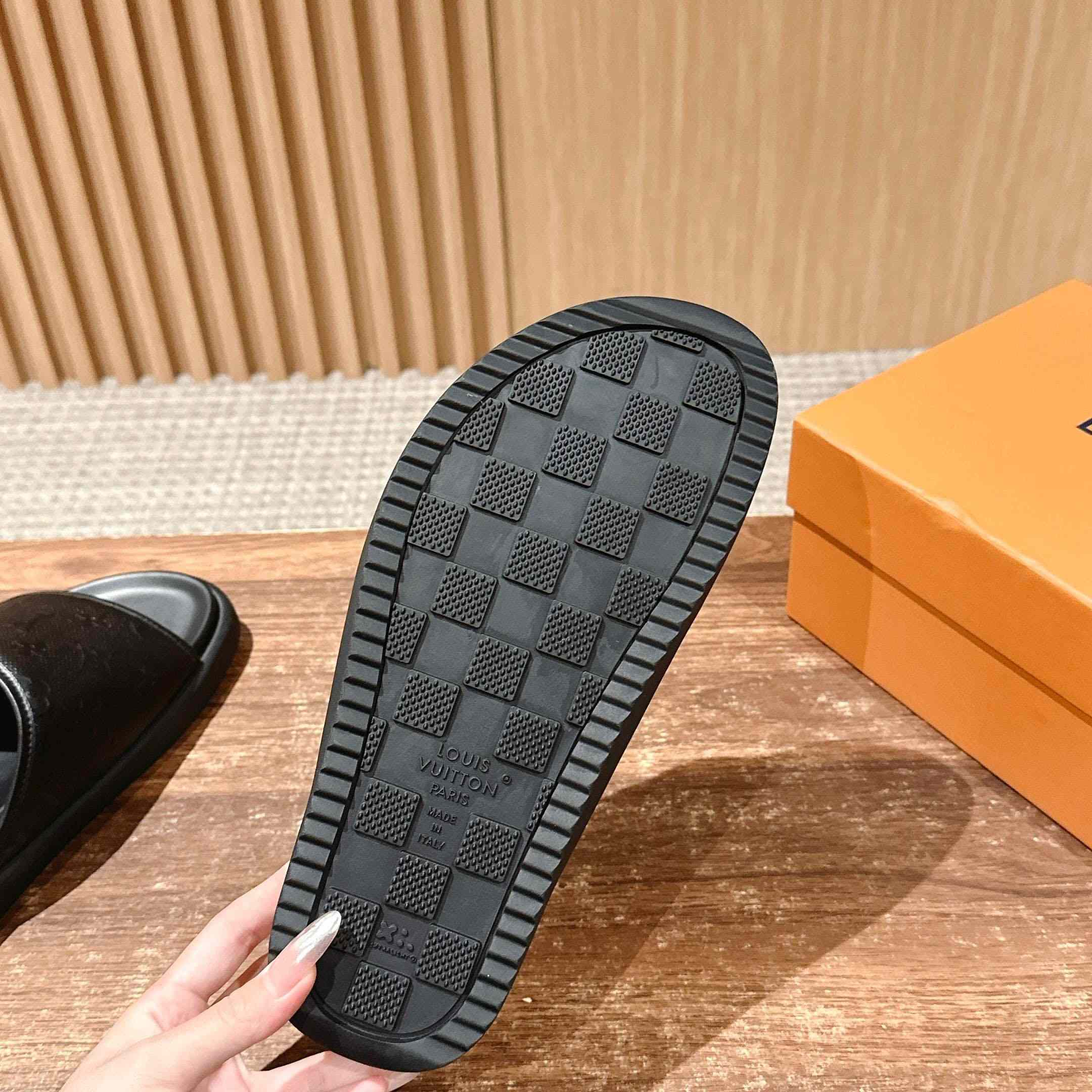 Louis Vuitton Miami Mule   1AHSNQ - DesignerGu