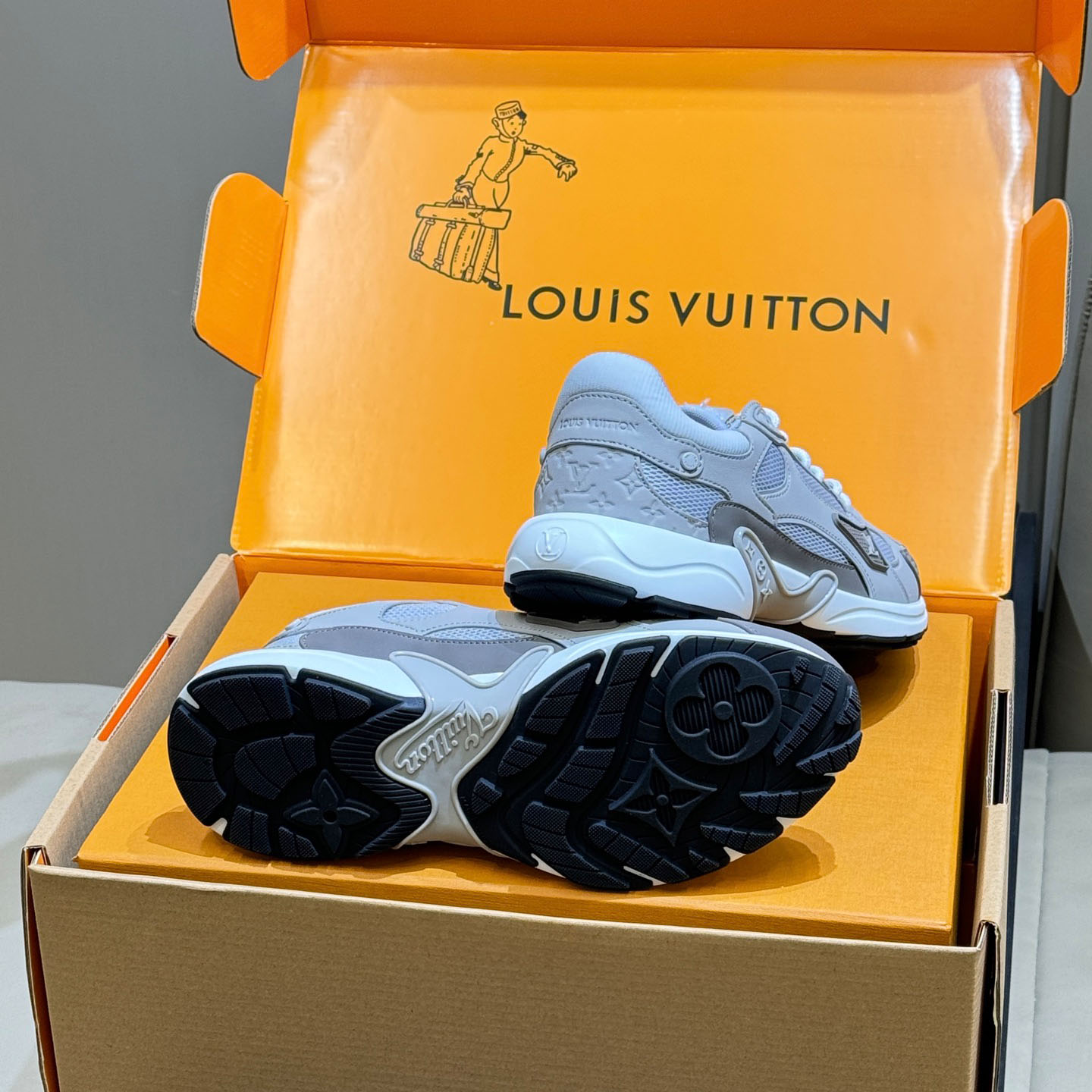 Louis Vuitton LV Olympia Sneaker 1AICQX - DesignerGu