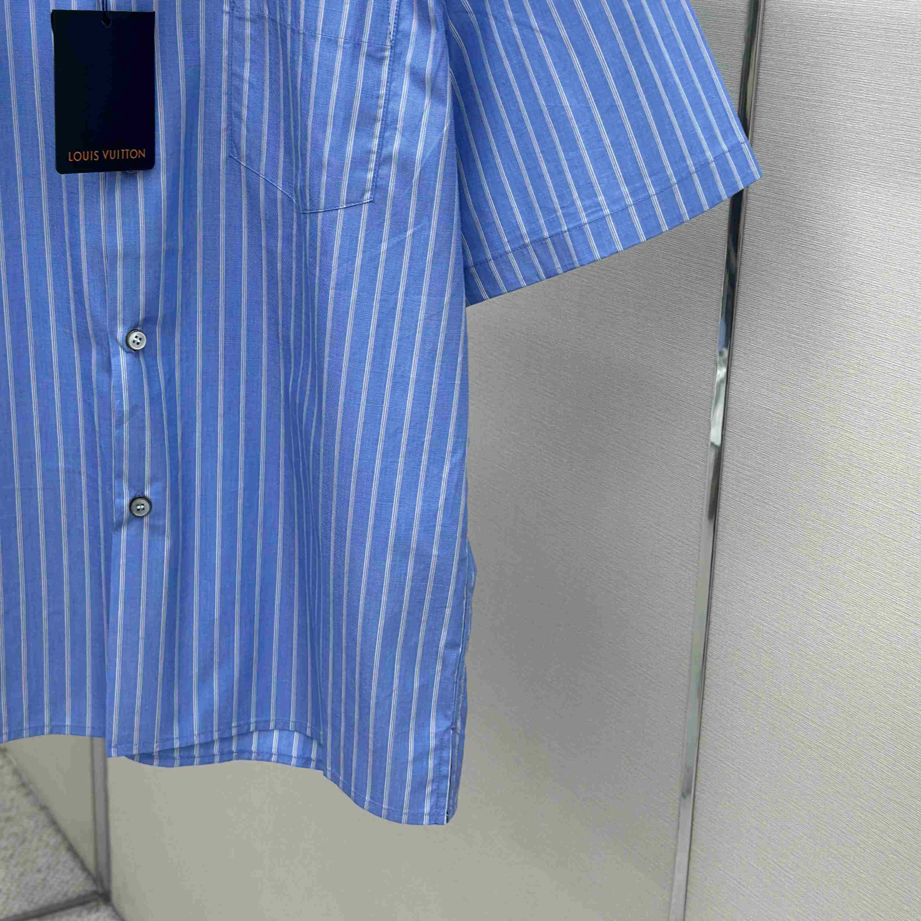 Louis Vuitton Short-Sleeved Shirt 1AJURK - DesignerGu