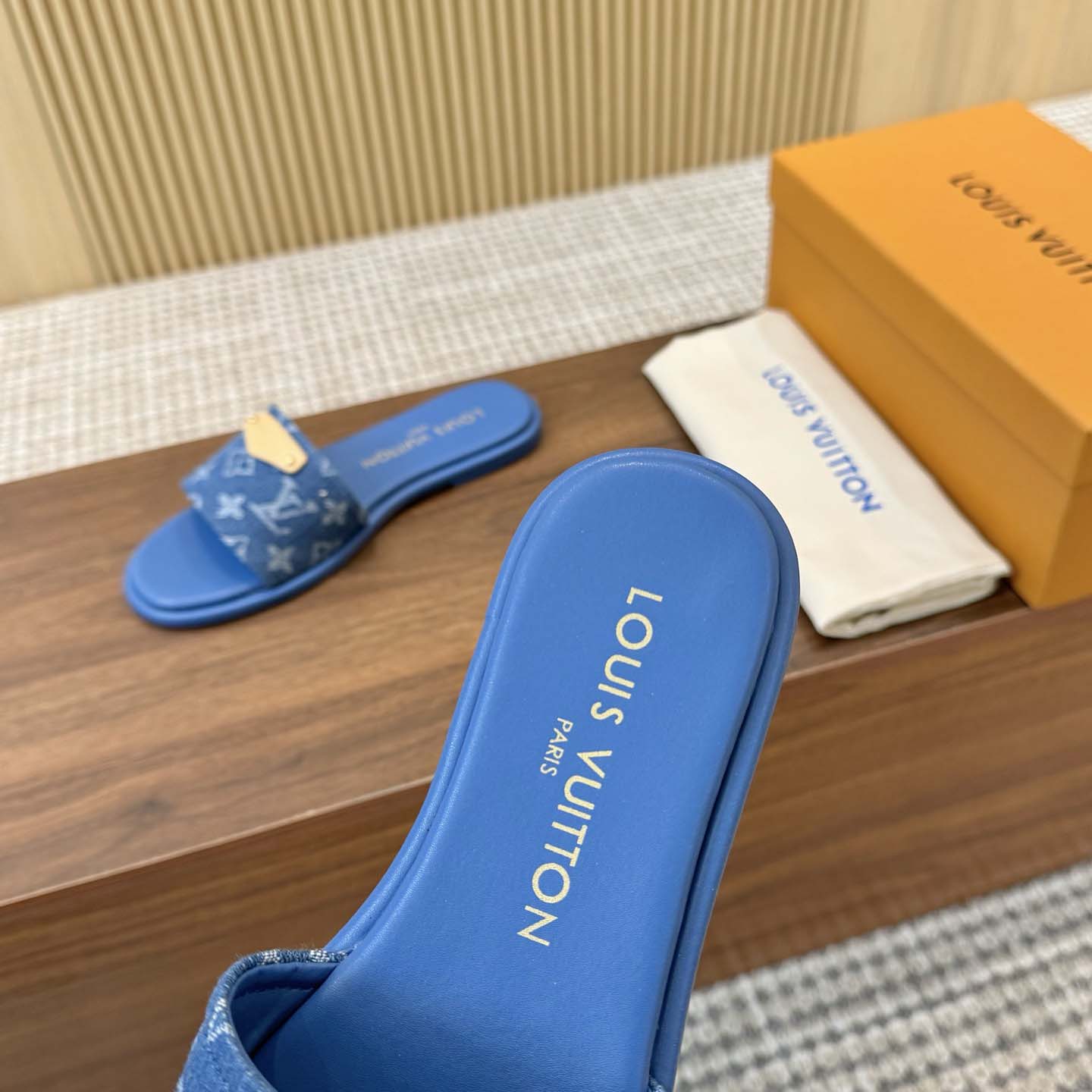 Louis Vuitton Lily Flat Mule   1AGX76 - DesignerGu