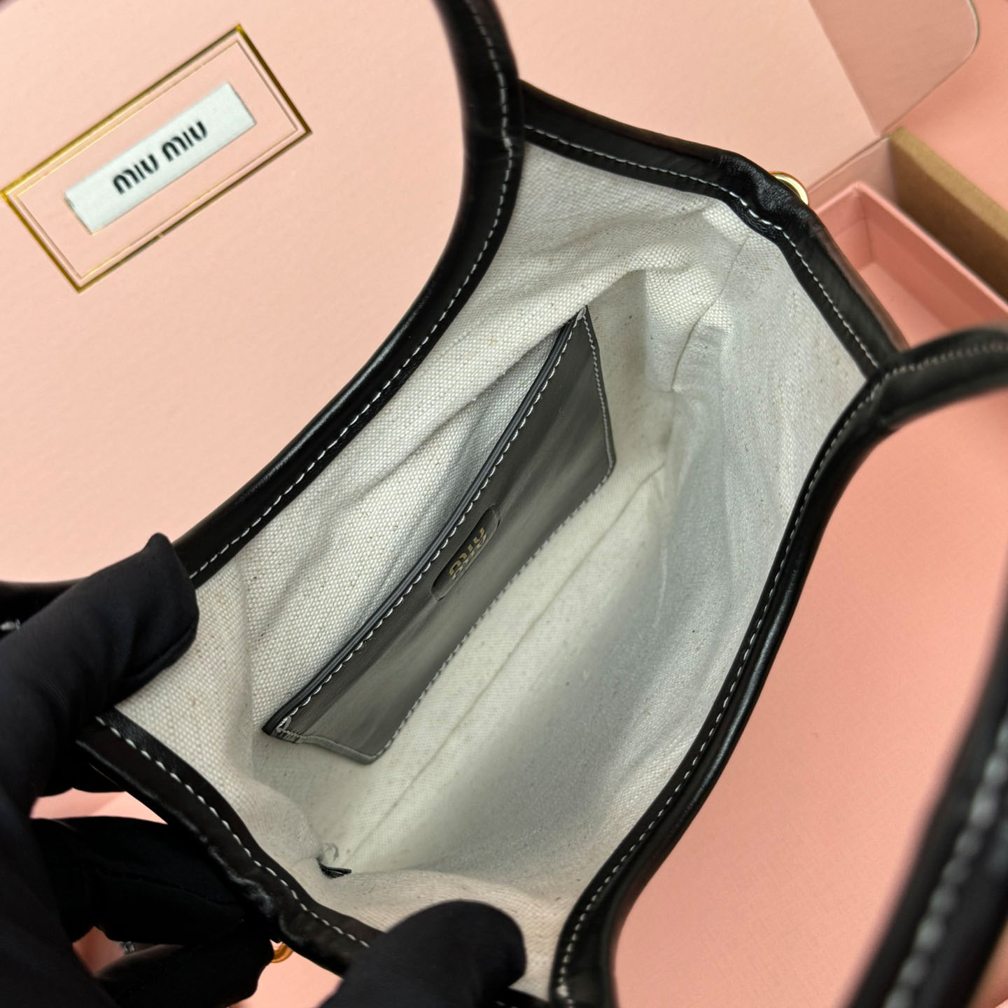 Miu Miu Ivy Leather Handbag - DesignerGu