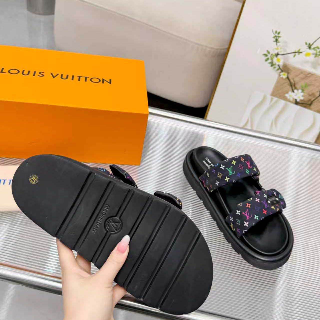 Louis Vuitton LV x TM Pool Pillow Comfort Mule   1AJLGU - DesignerGu