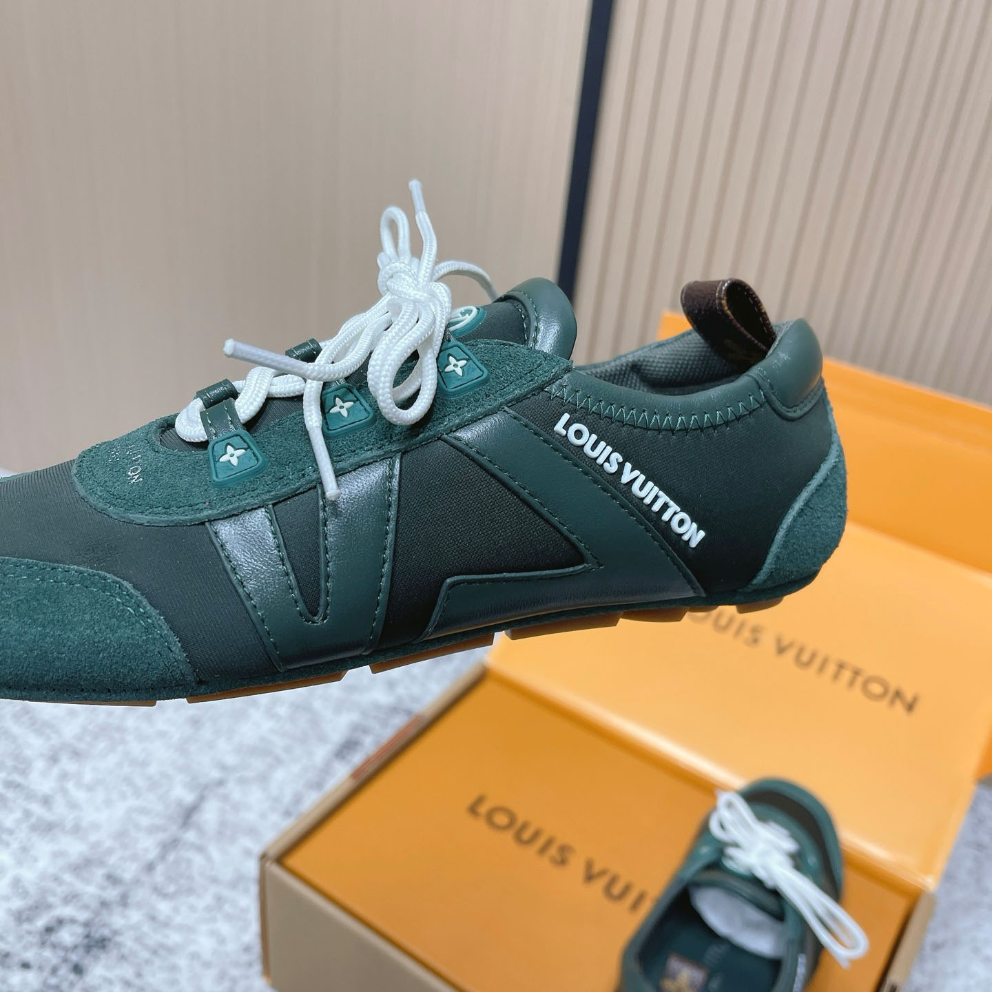 Louis Vuitton LV Sneakerina 1AIVKV - DesignerGu